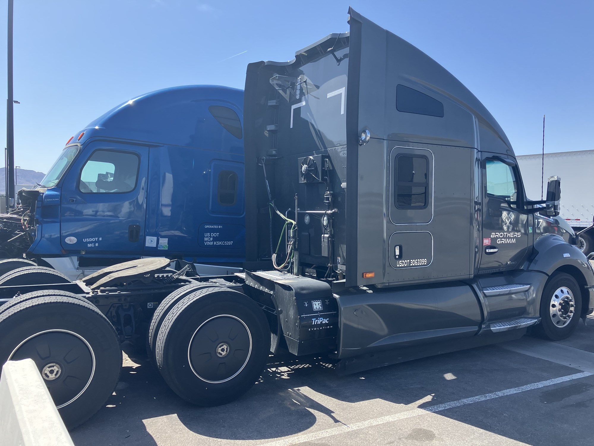 2021 Kenworth T880 - image 4 of 5