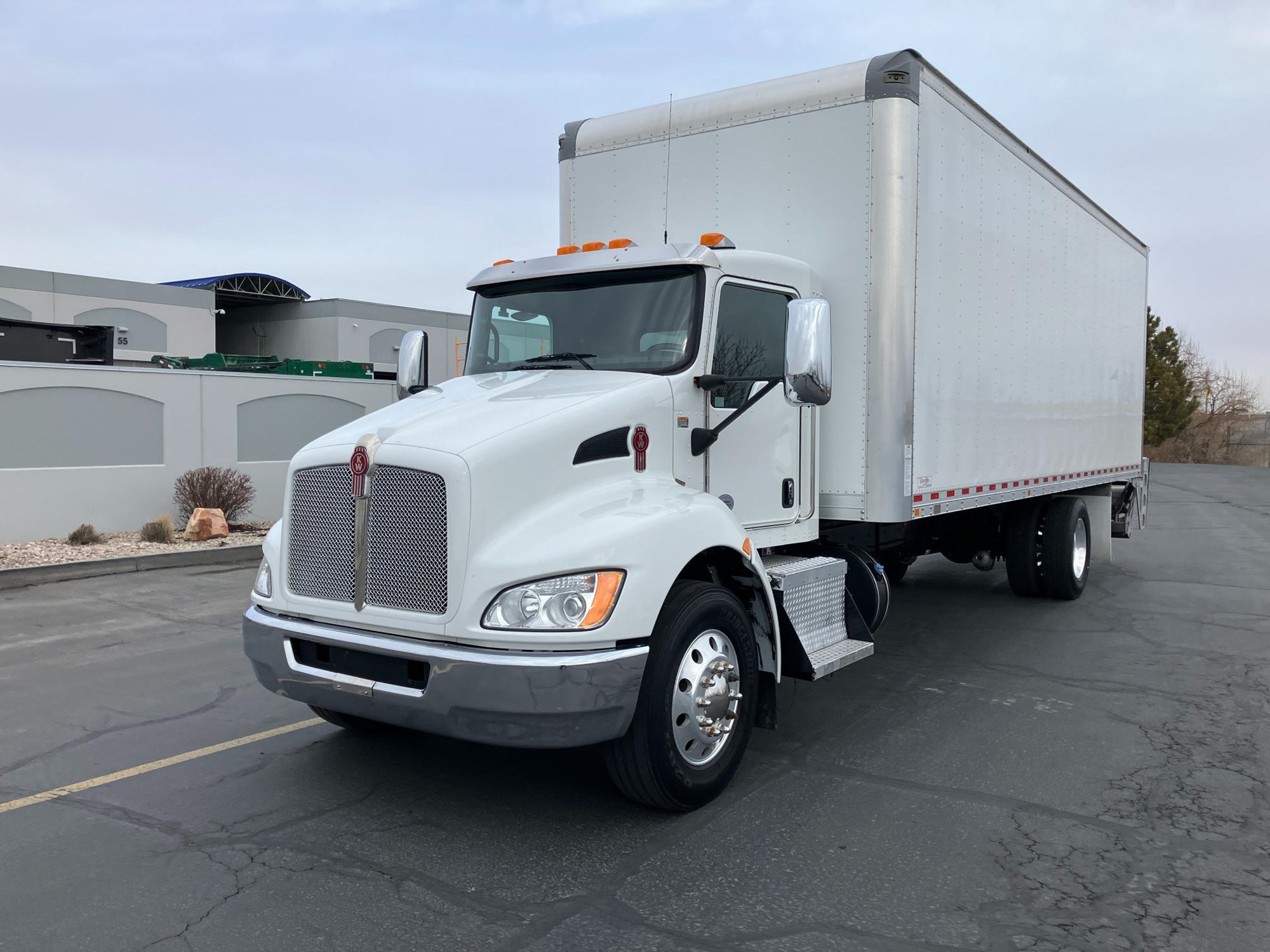 2021 Kenworth T270 - image 2 of 6