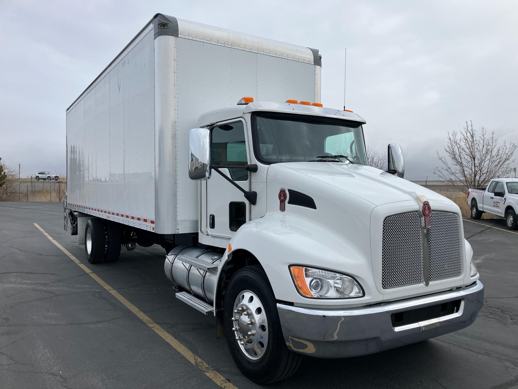 2021 Kenworth T270 - image 3 of 6