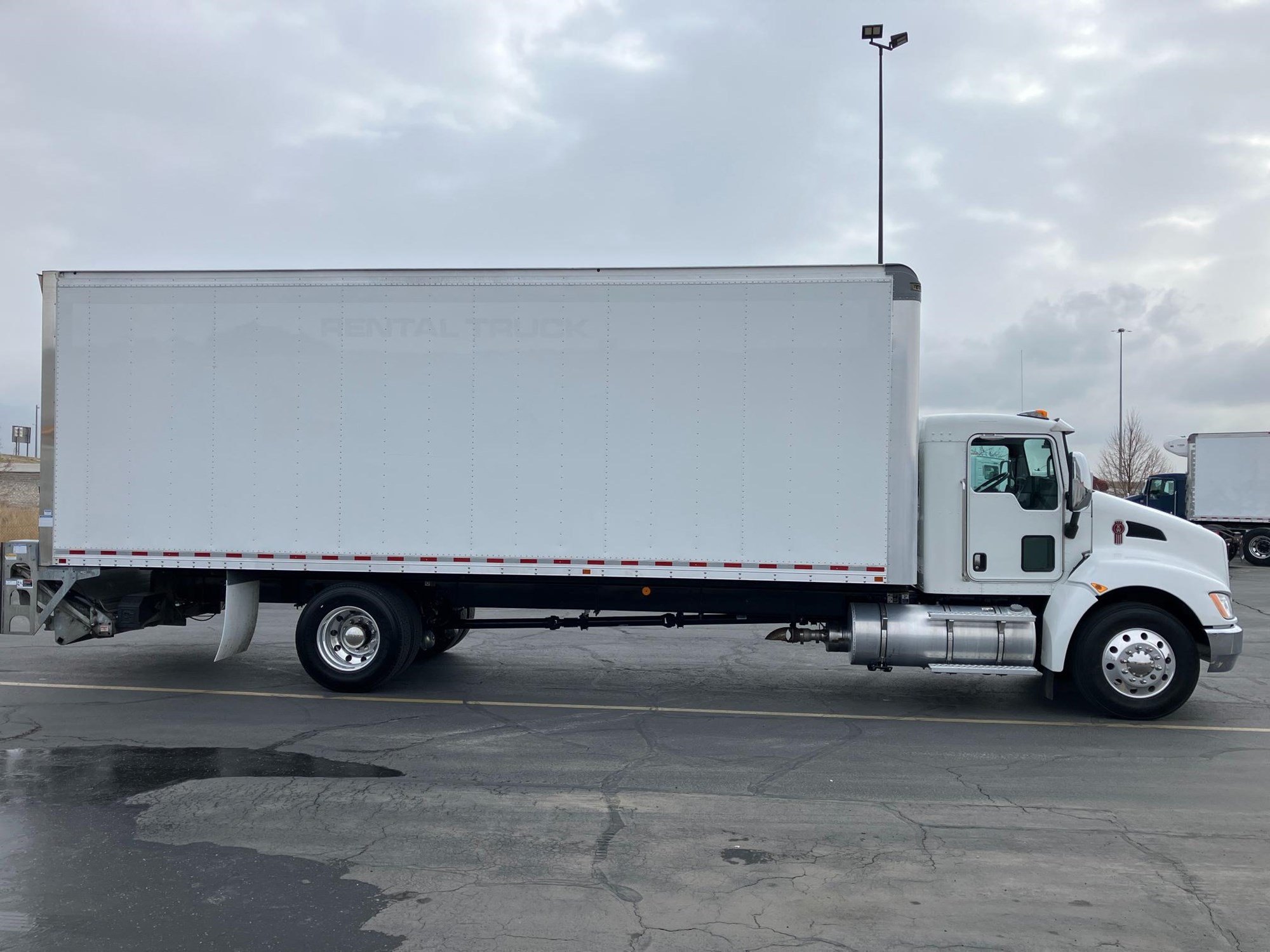 2021 Kenworth T270 - image 4 of 6