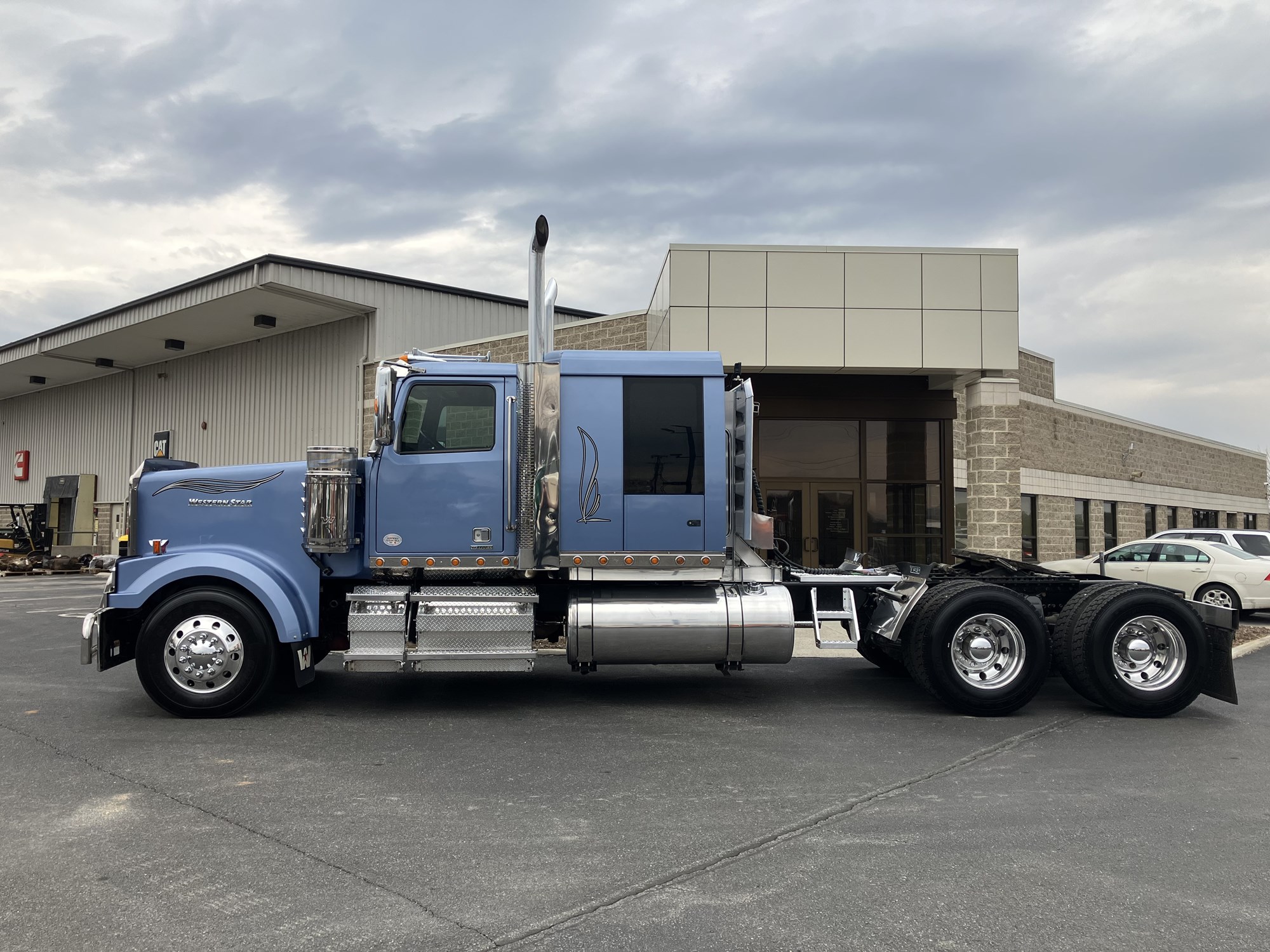 2021 Western Star 4900 - image 2 of 6