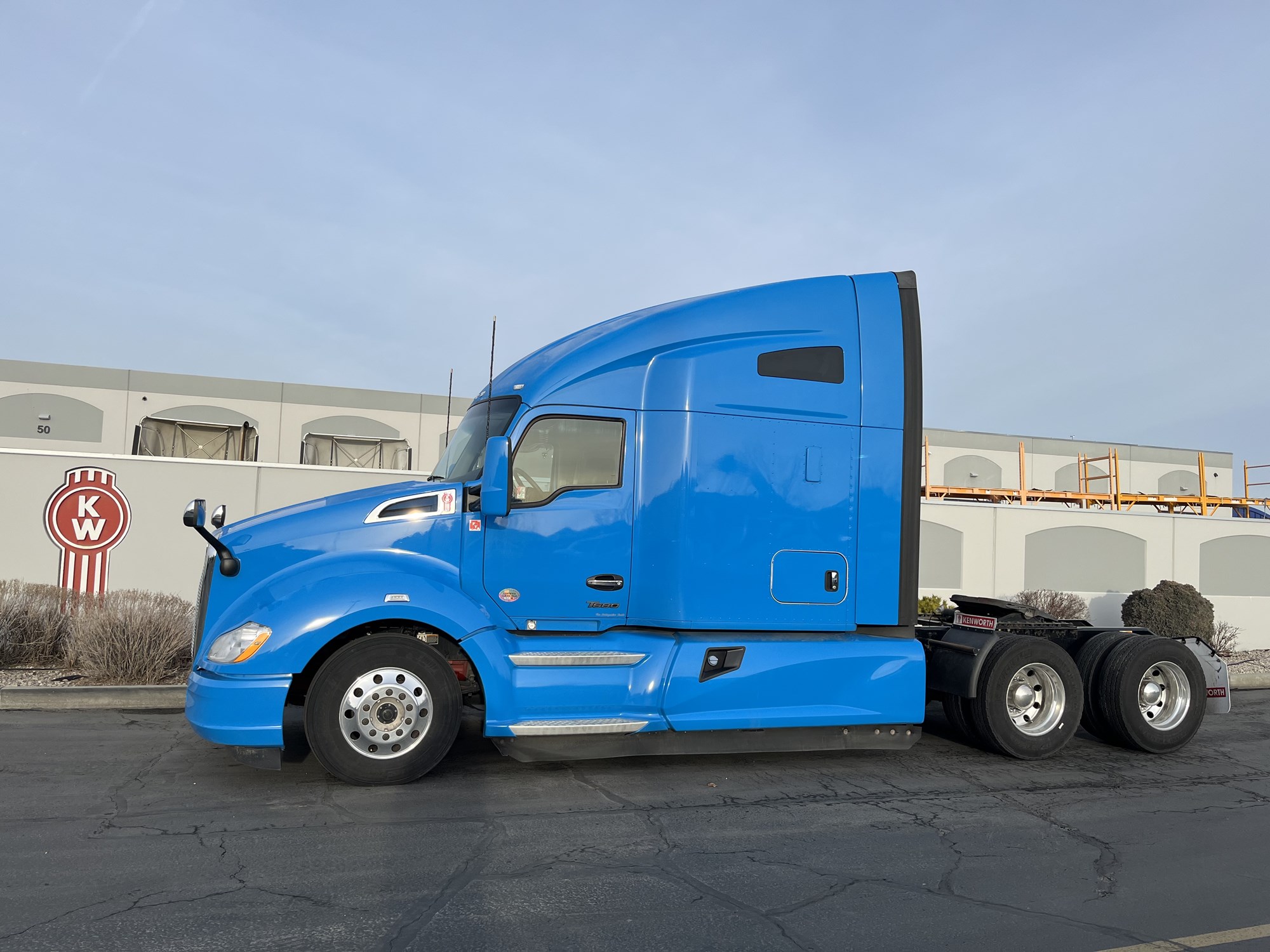 2022 Kenworth T680 - image 1 of 6