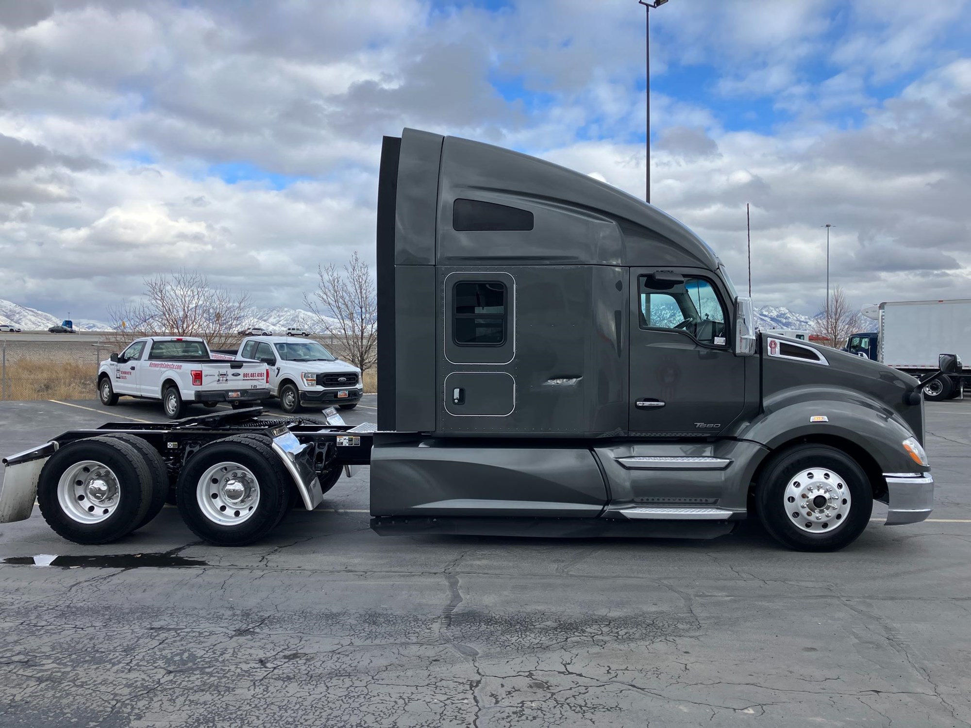 2022 Kenworth T680 - image 4 of 6