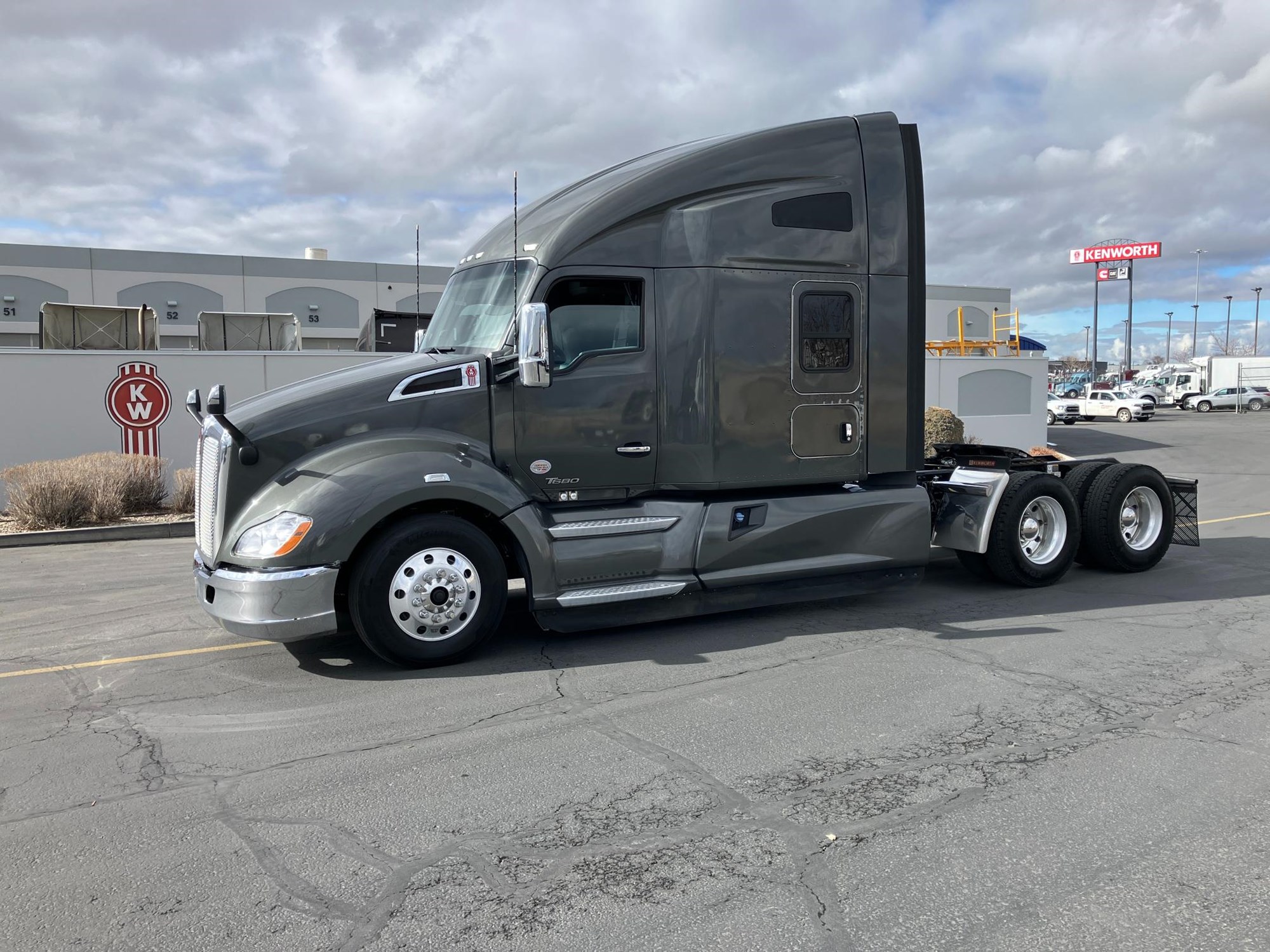 2022 Kenworth T680 - image 1 of 6