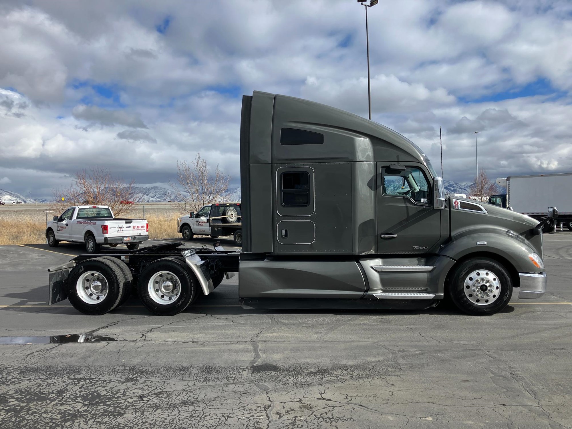 2022 Kenworth T680 - image 4 of 6