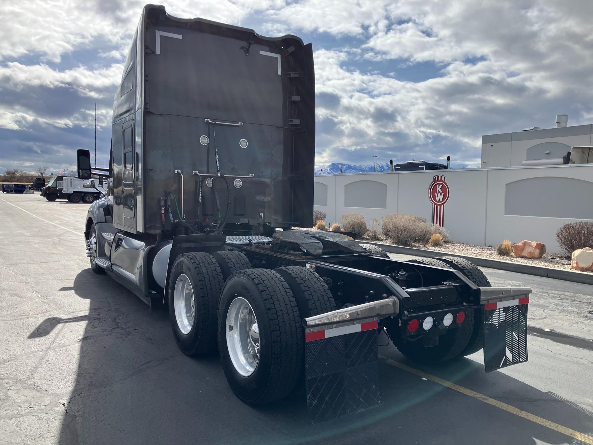 2022 Kenworth T680 - image 6 of 6