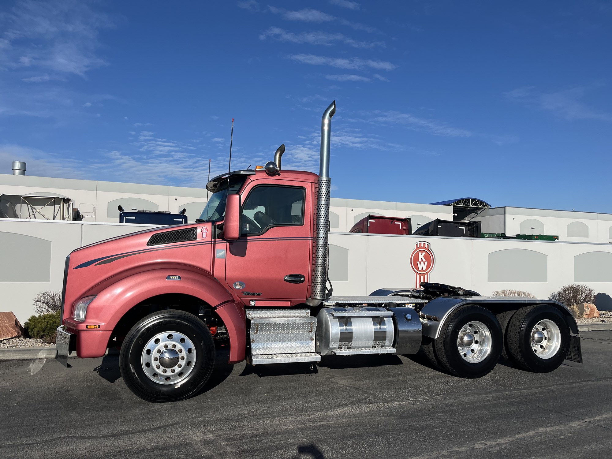 2022 Kenworth T880 - image 1 of 6