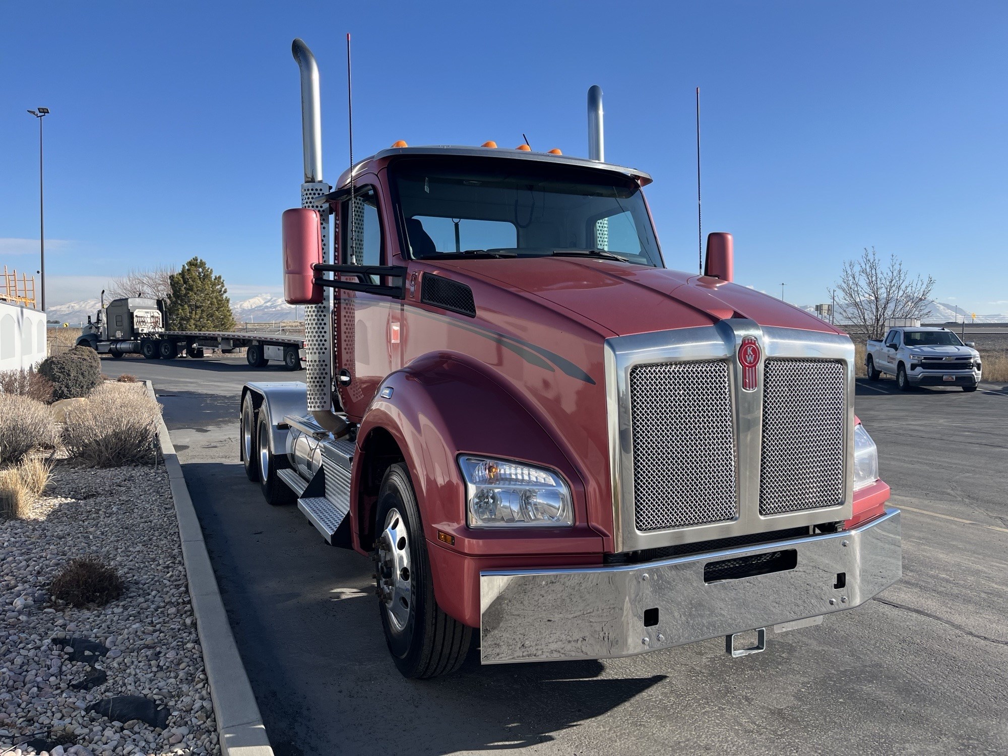 2022 Kenworth T880 - image 3 of 6