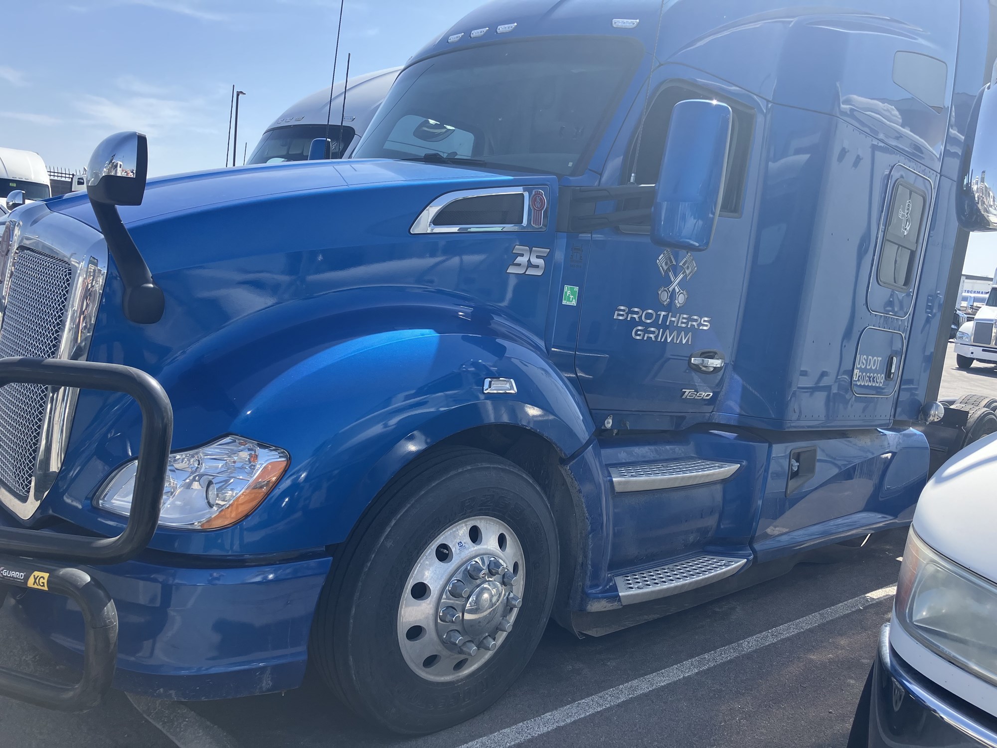 2022 Kenworth T680 - image 2 of 6