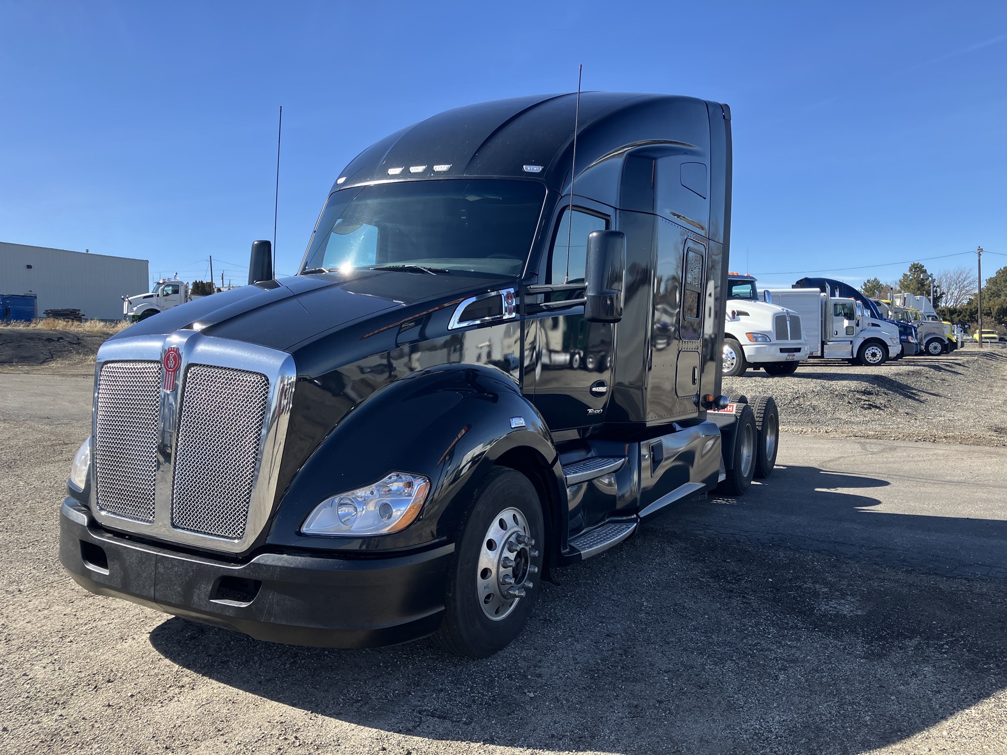 2023 Kenworth T680 - image 1 of 6