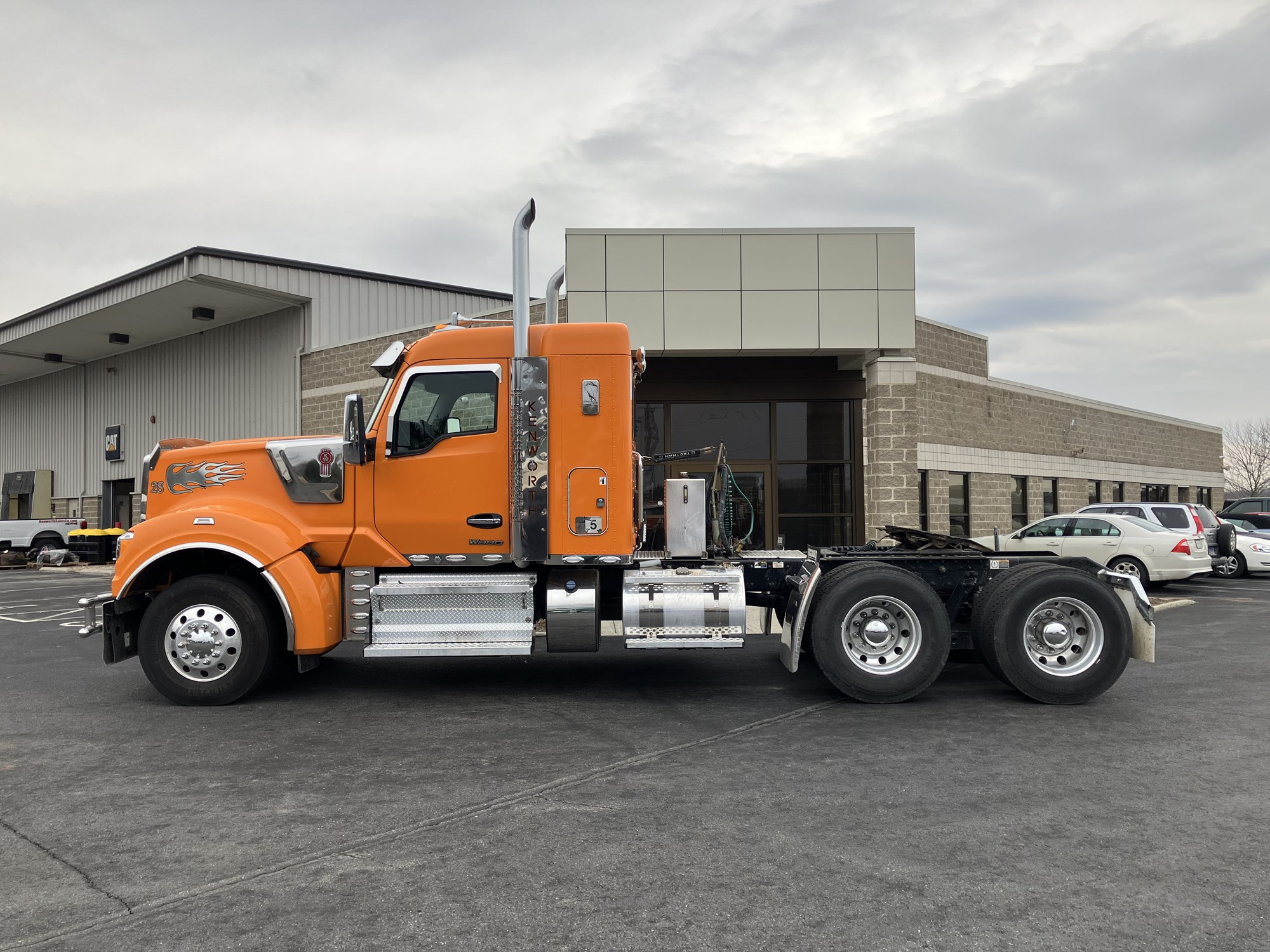 2023 Kenworth W990 - image 5 of 6