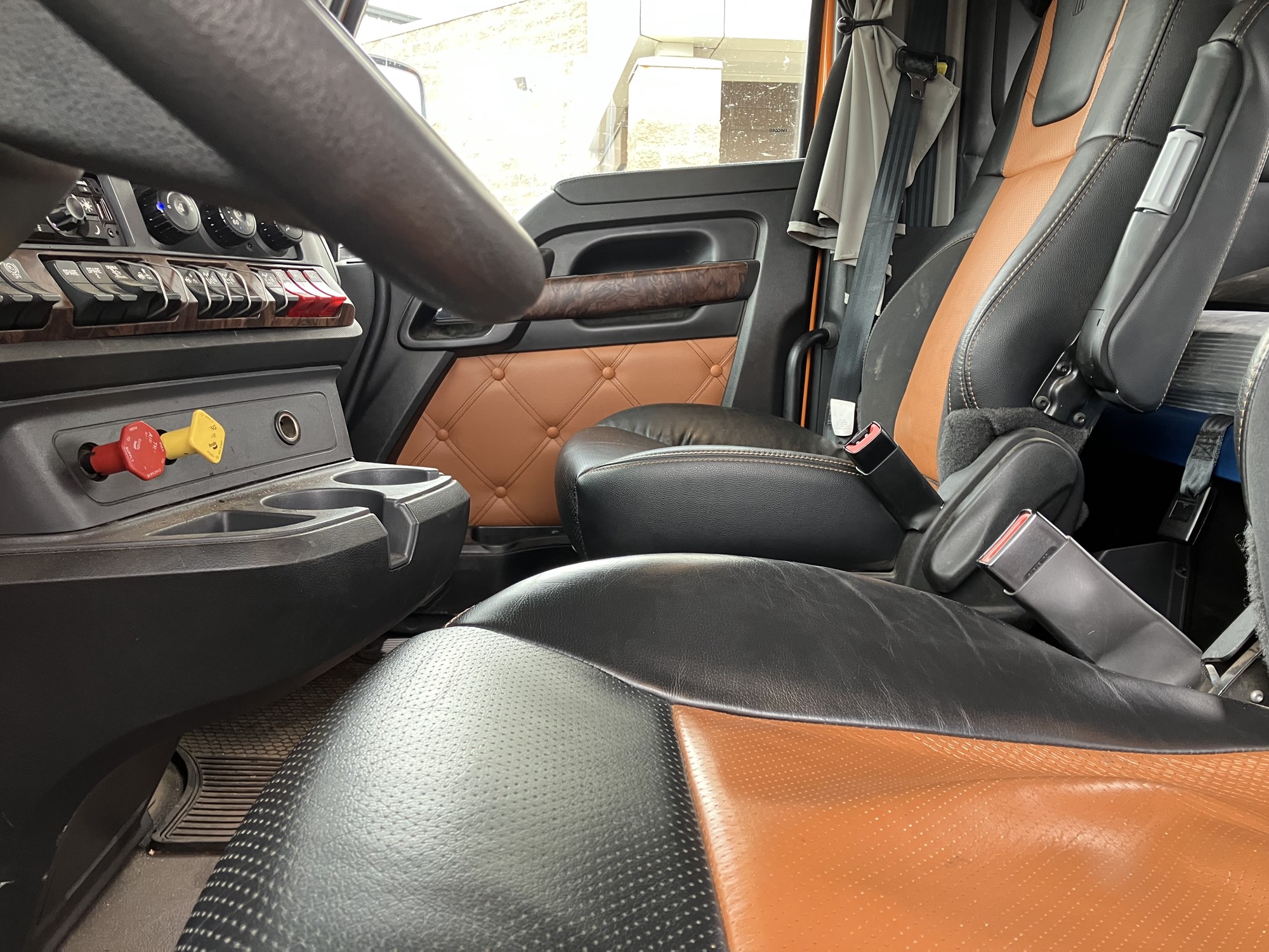 2023 Kenworth W990 - image 6 of 6