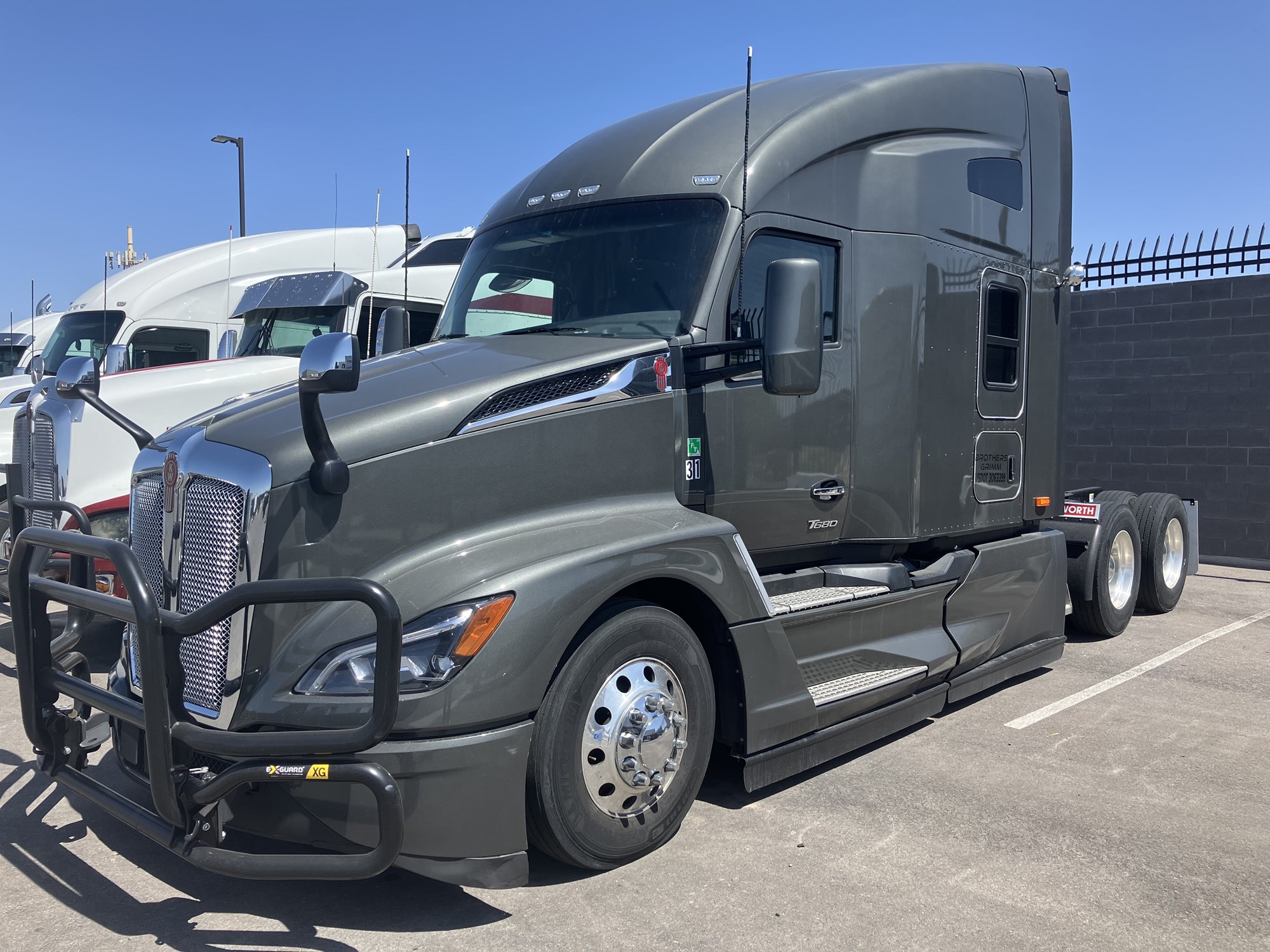 2023 Kenworth T680 - image 2 of 6