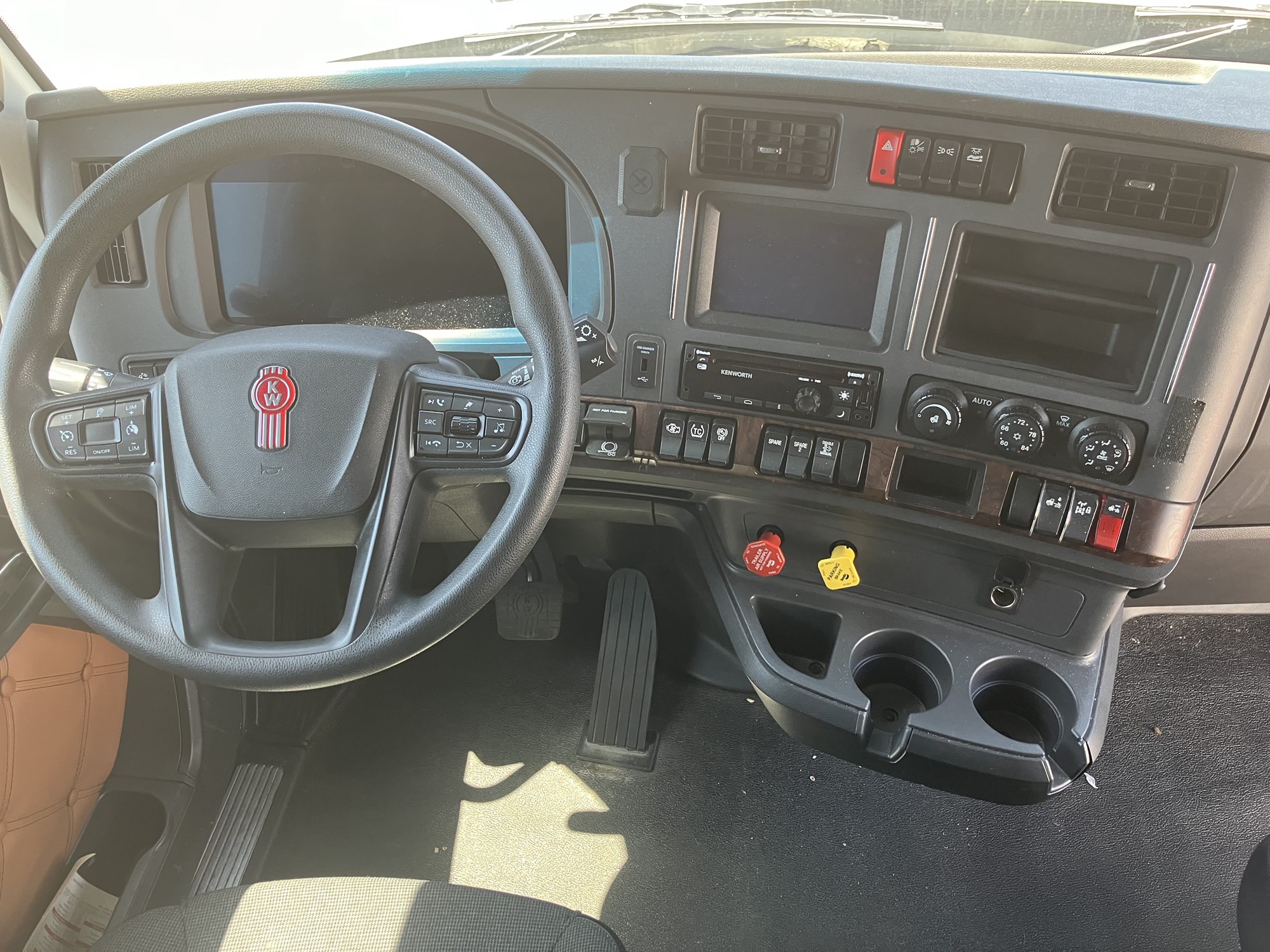 2023 Kenworth T680 - image 6 of 6