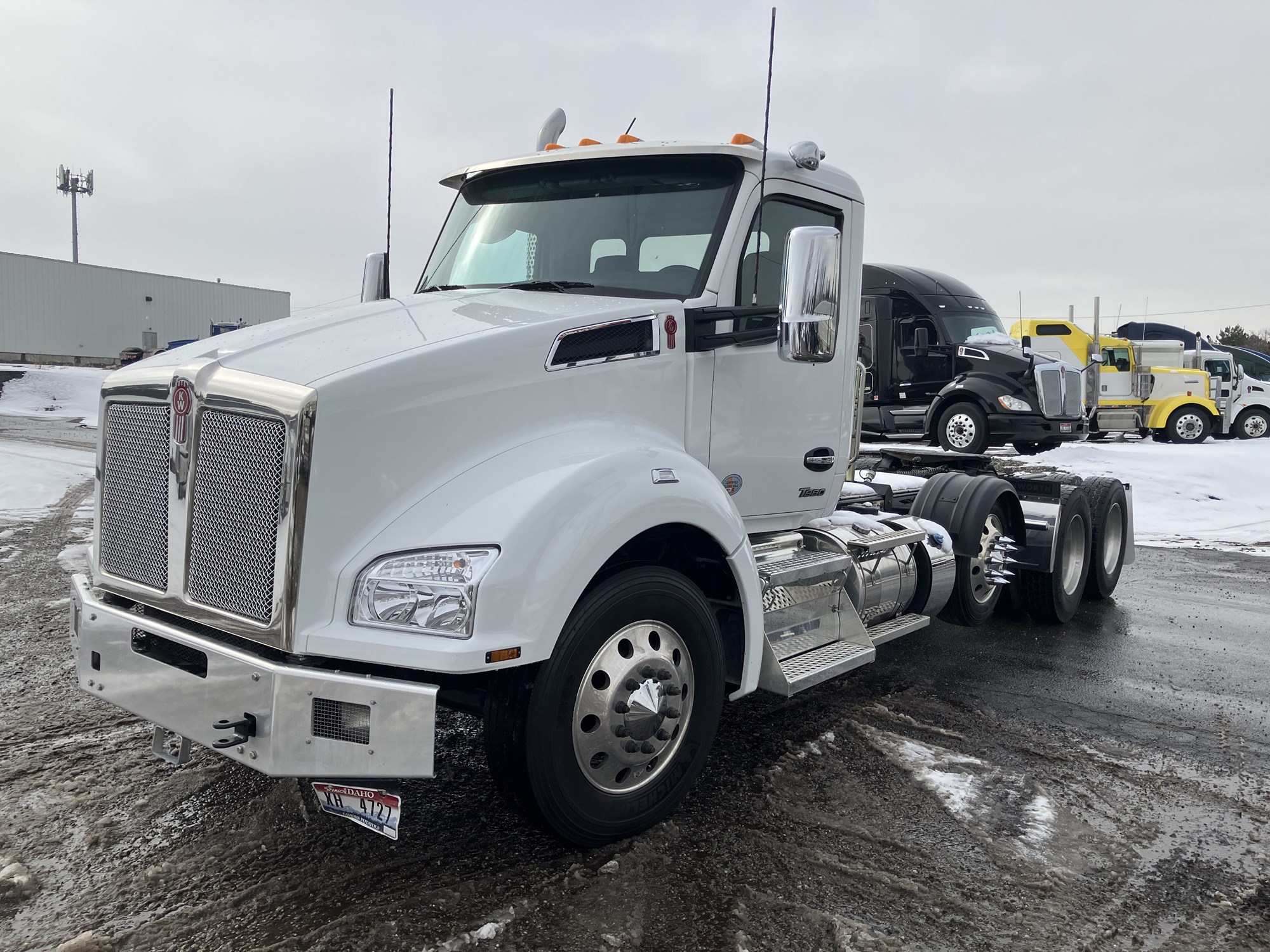 2024 Kenworth T880 - image 1 of 6