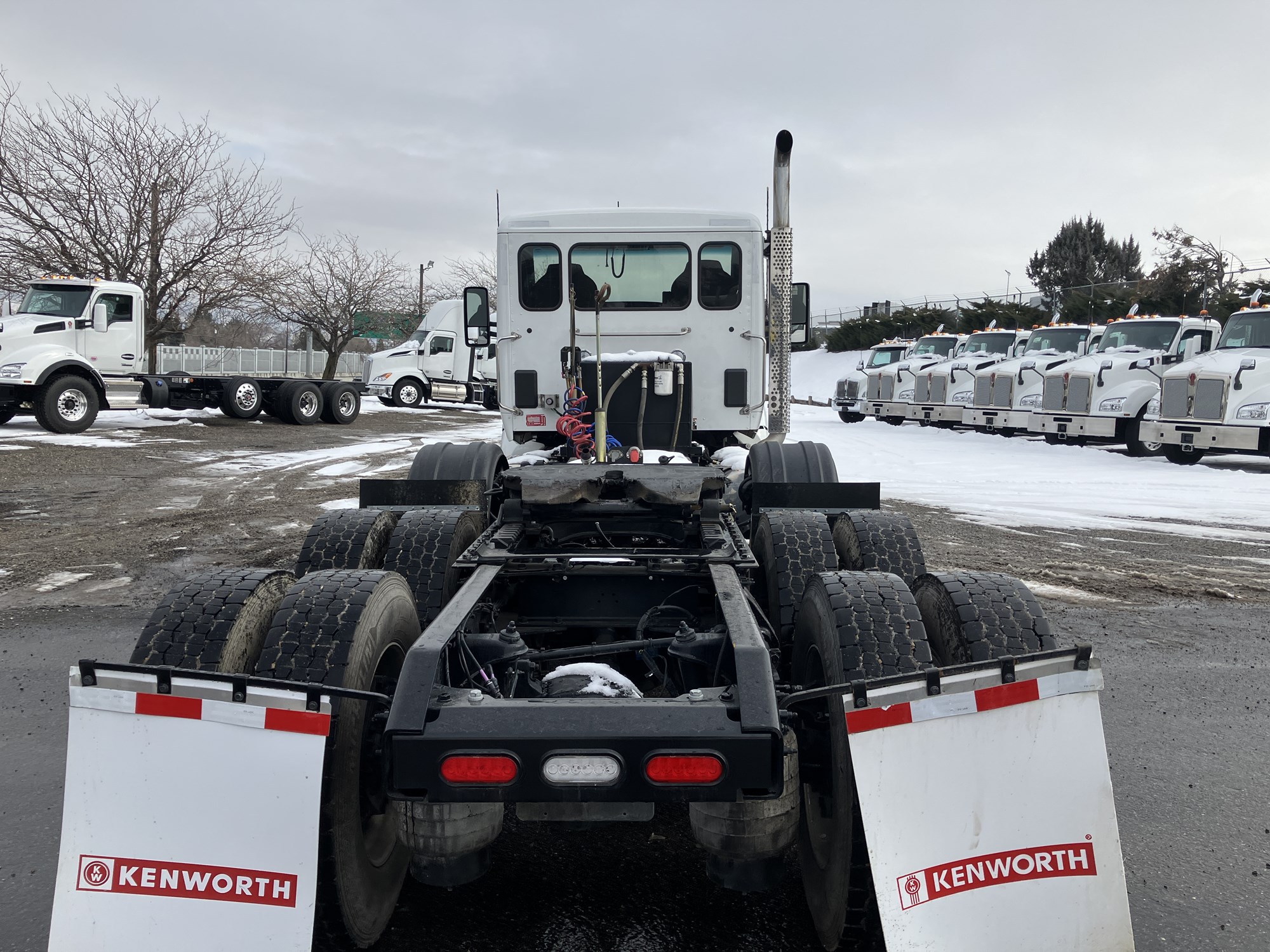 2024 Kenworth T880 - image 4 of 6