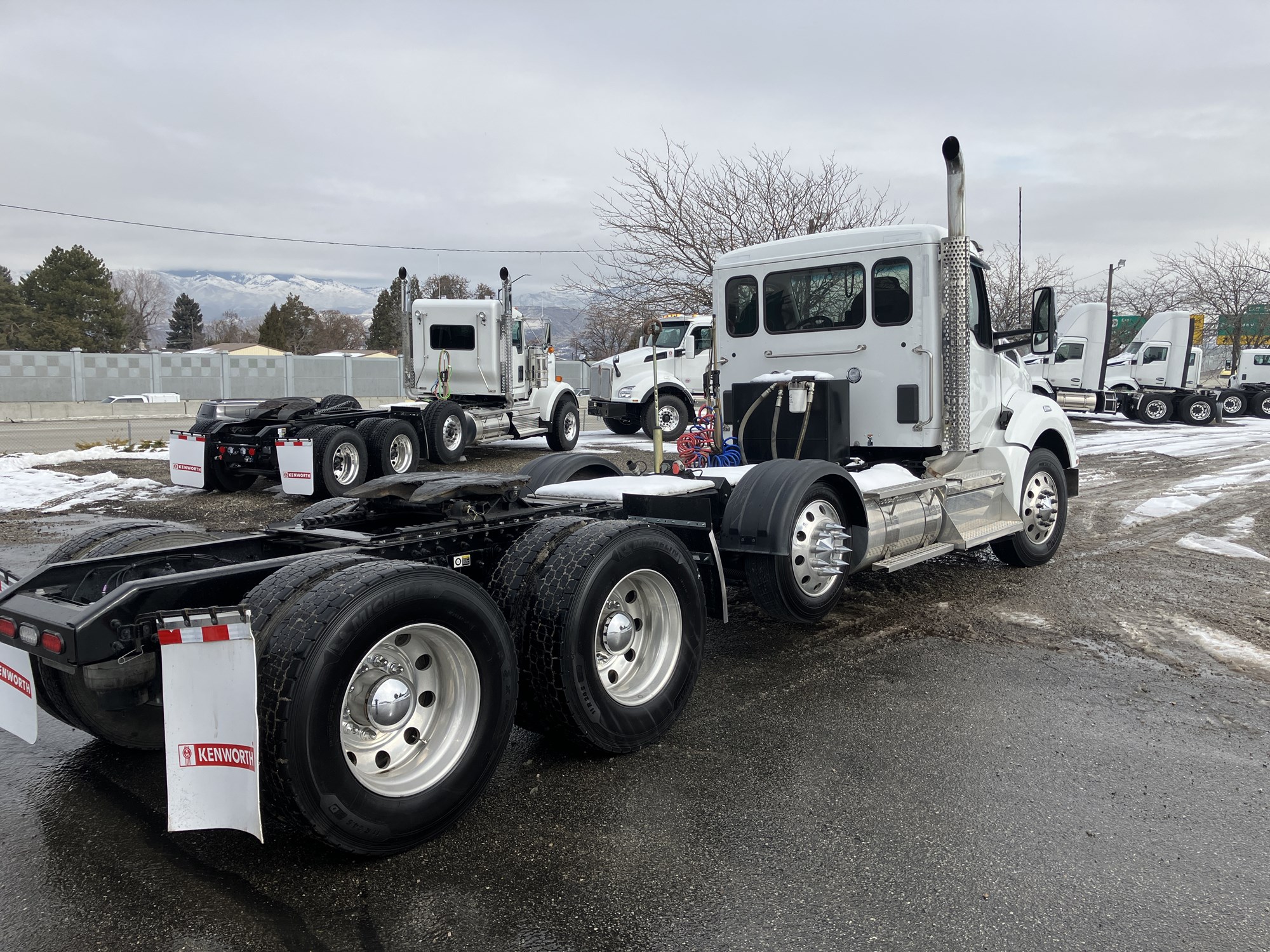 2024 Kenworth T880 - image 5 of 6