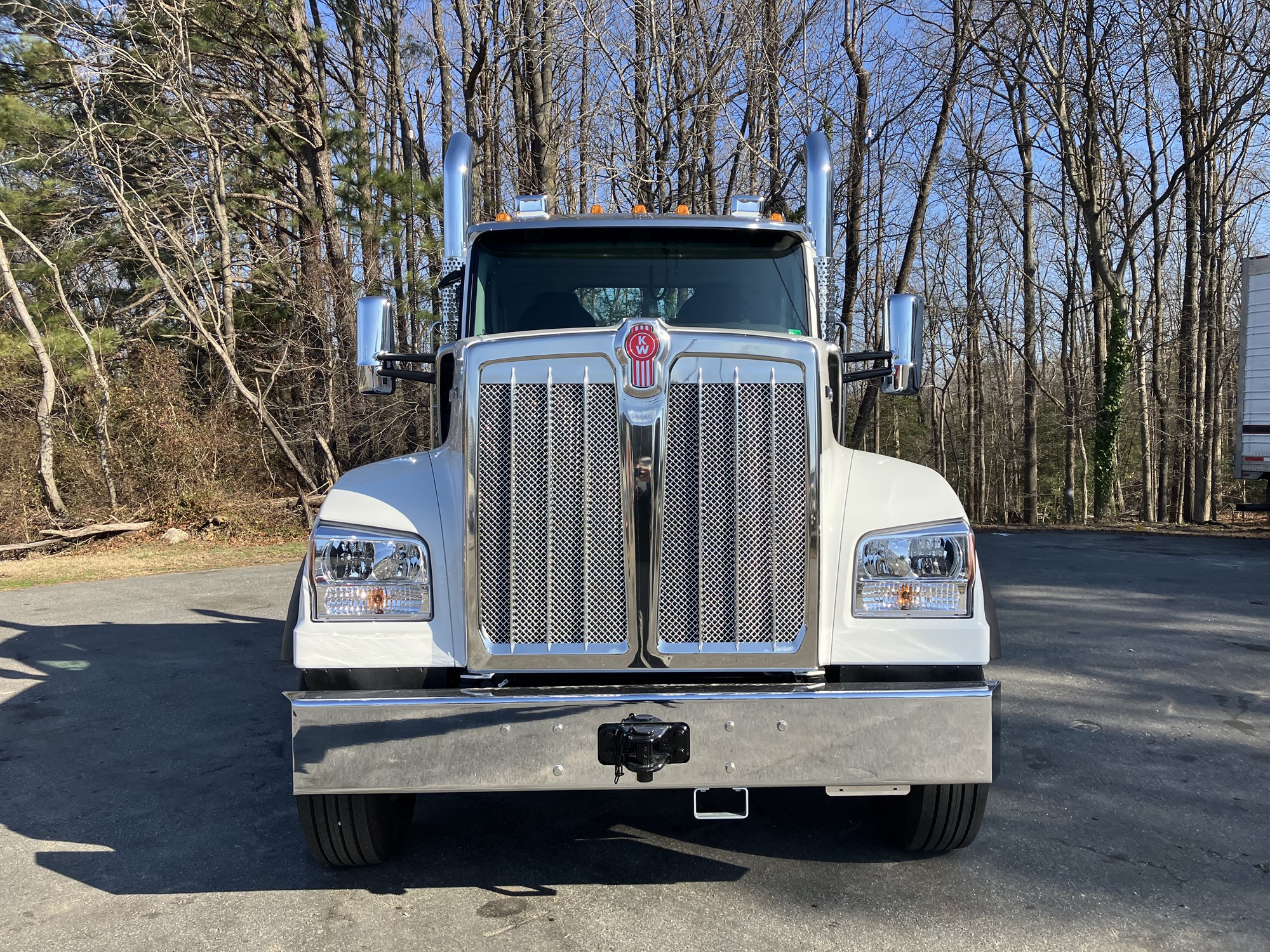 2025 Kenworth W990 - image 2 of 6