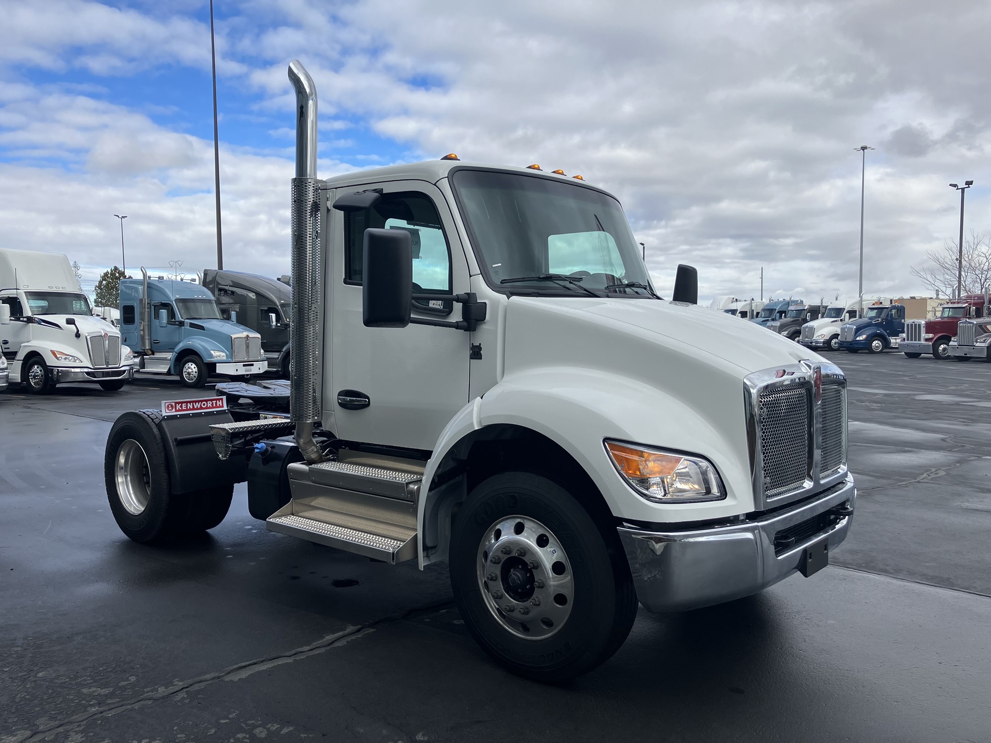 2025 Kenworth T480 - image 3 of 6