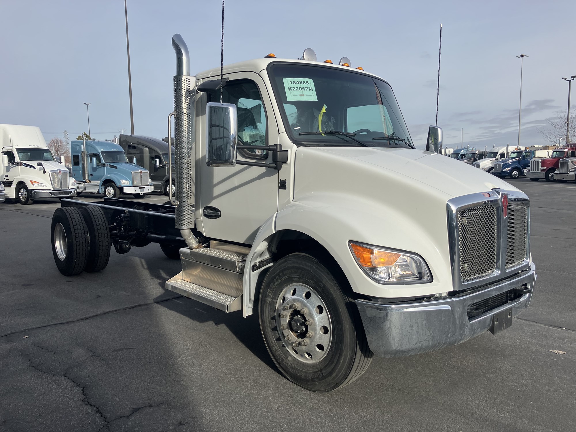 2025 Kenworth T380 - image 3 of 6