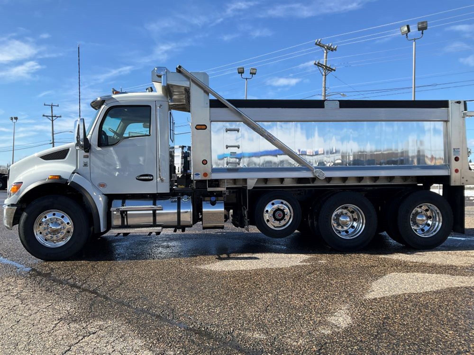 2025 Kenworth T480 - image 2 of 6