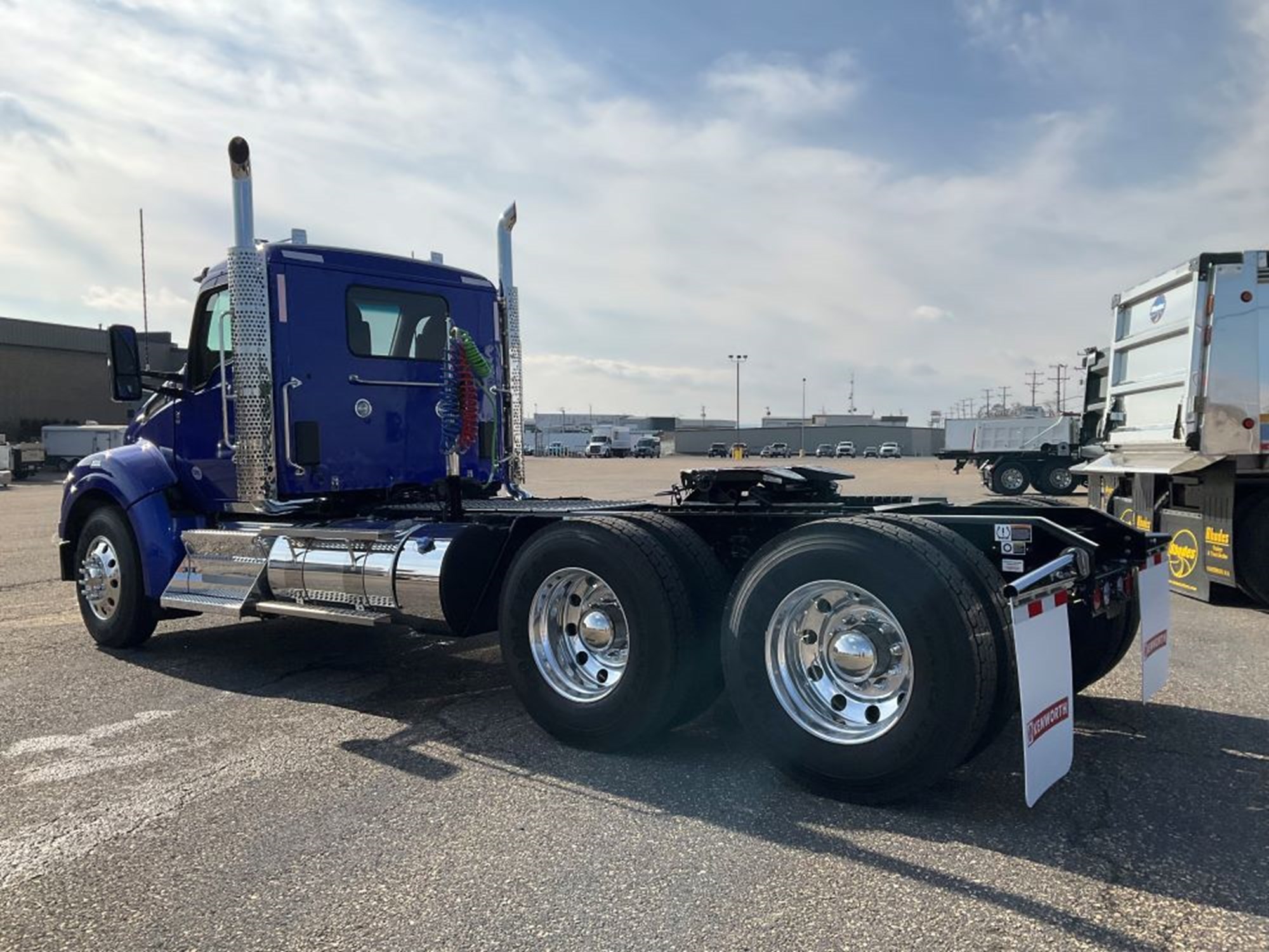 2026 Kenworth T880 - image 3 of 6