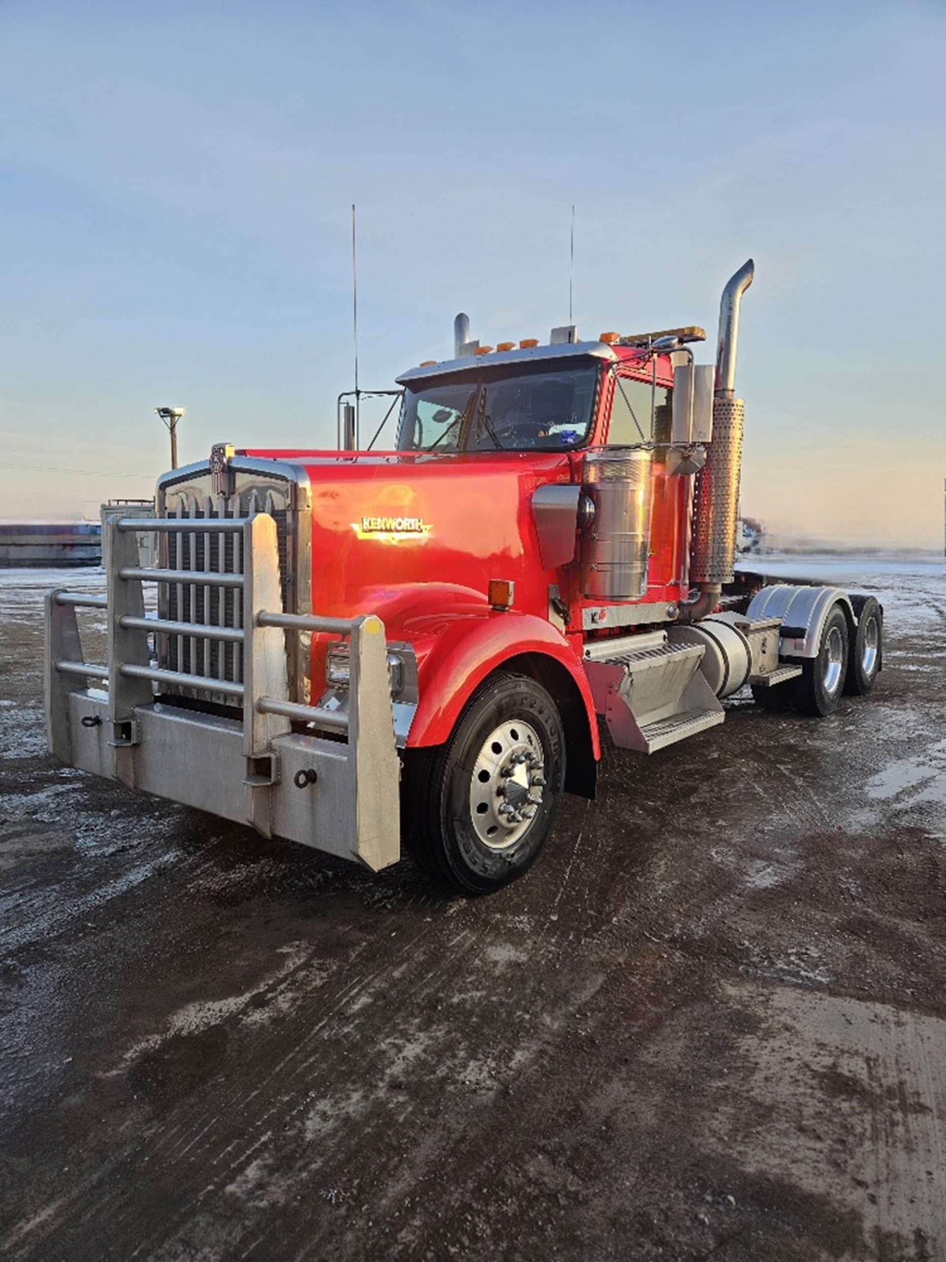 2007 Kenworth W900 - image 2 of 5