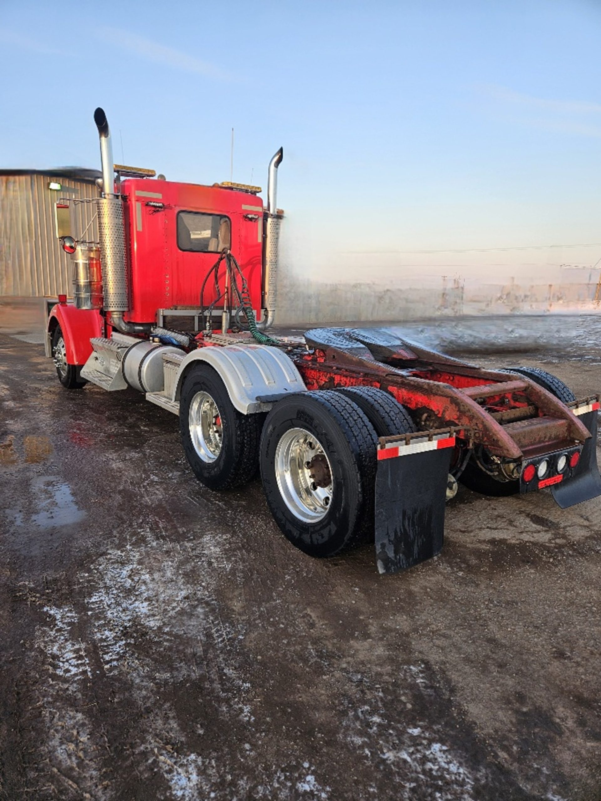 2007 Kenworth W900 - image 3 of 5