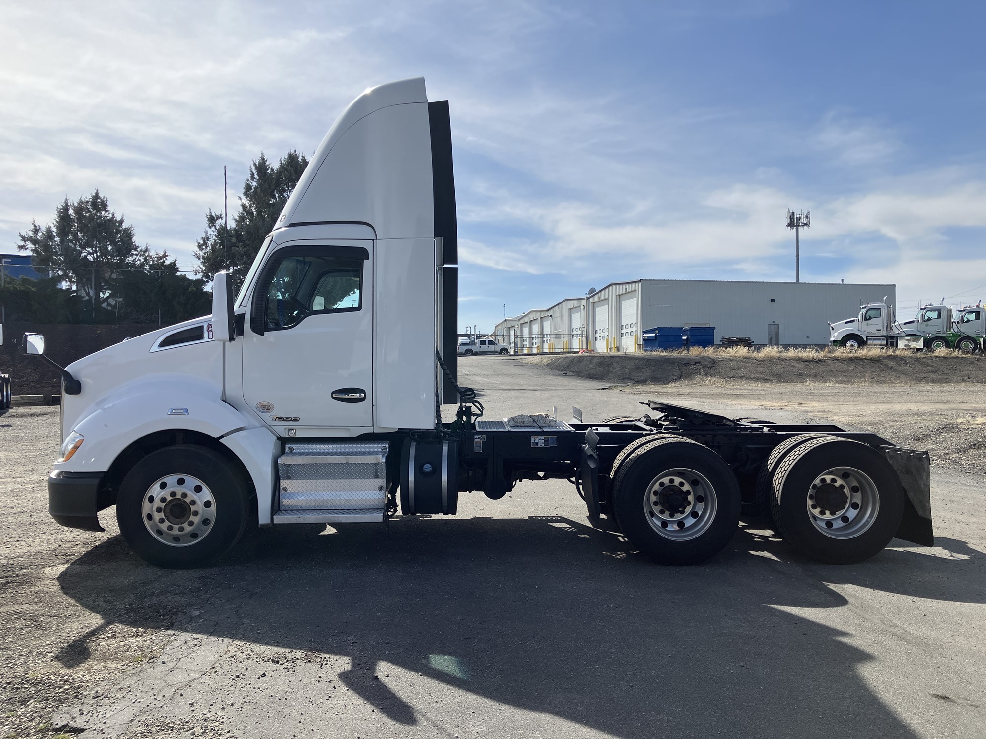 2018 Kenworth T680 - image 2 of 6