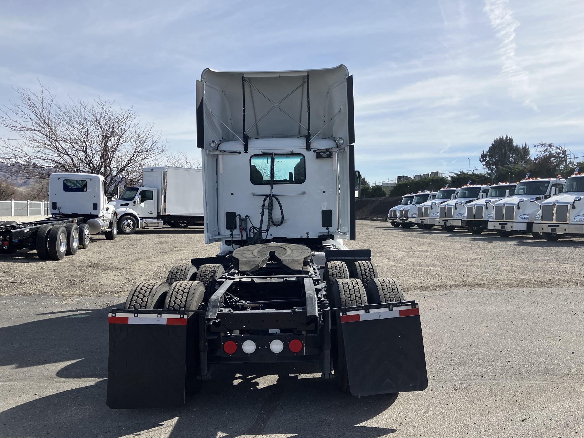 2018 Kenworth T680 - image 4 of 6