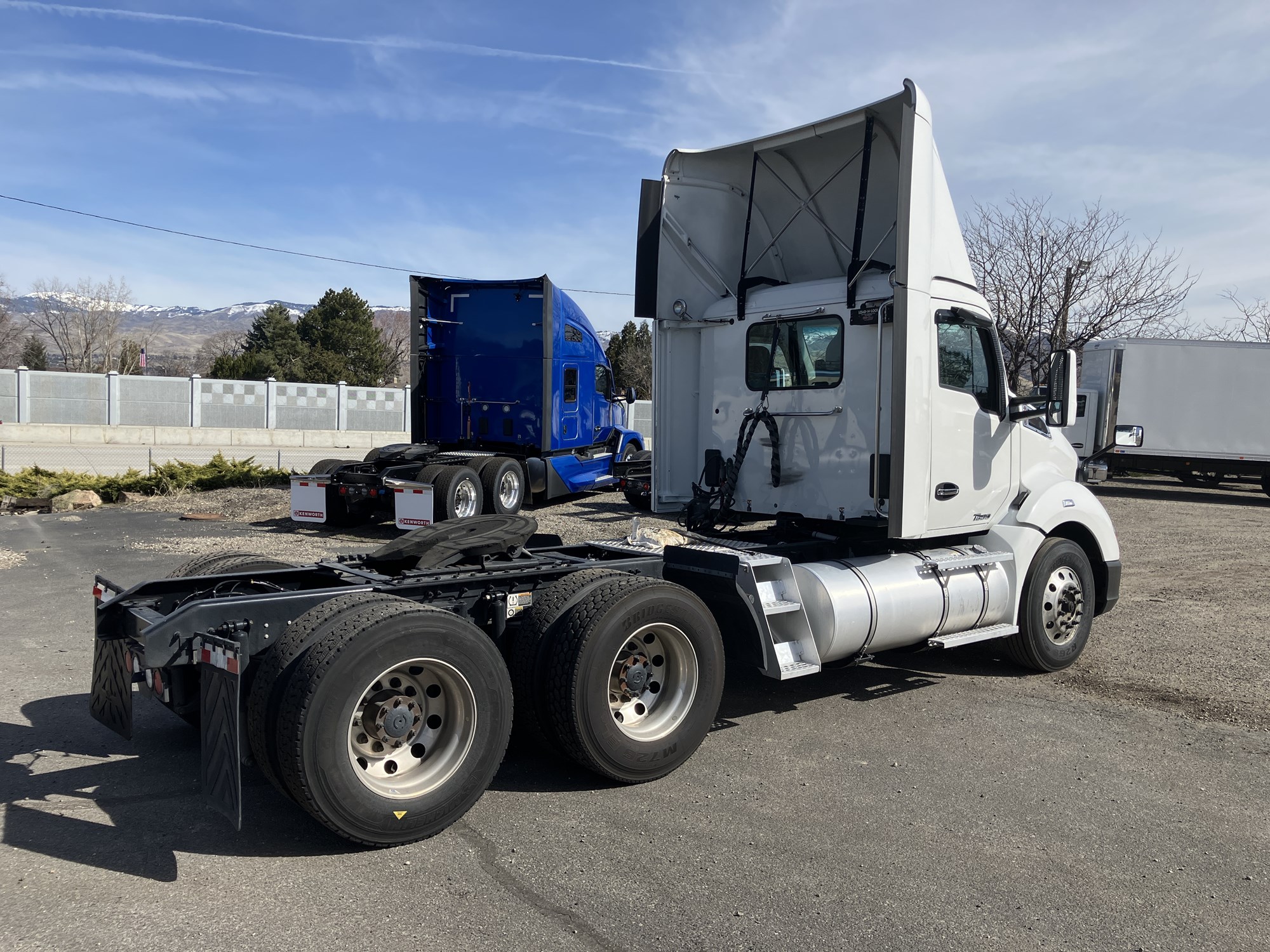 2018 Kenworth T680 - image 5 of 6