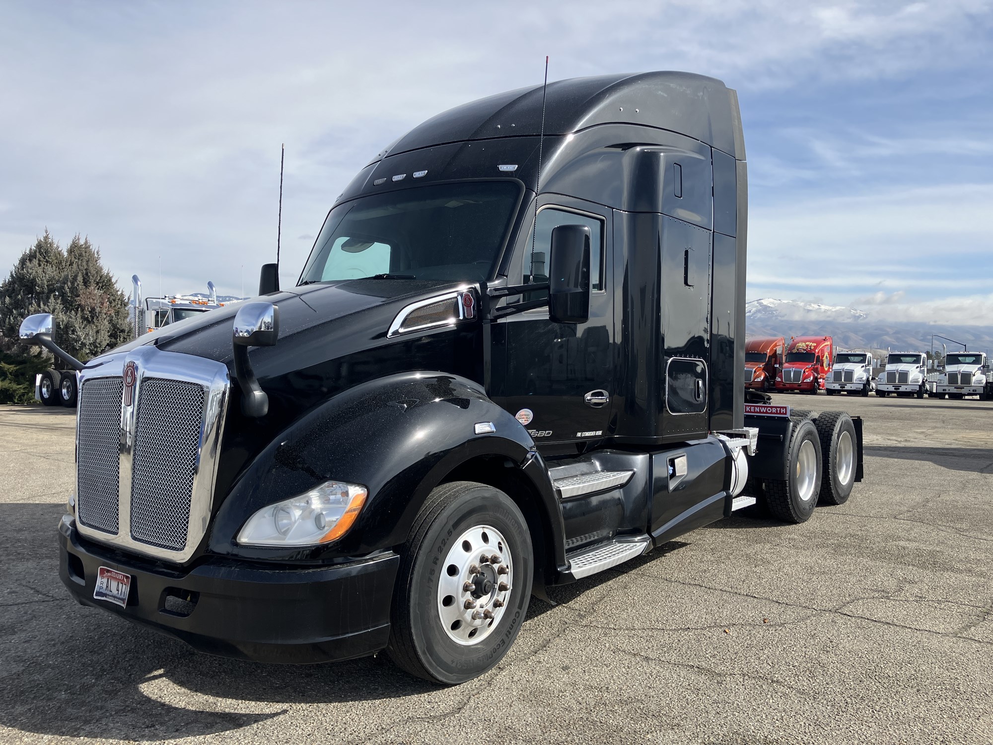 2019 Kenworth T680 - image 1 of 6