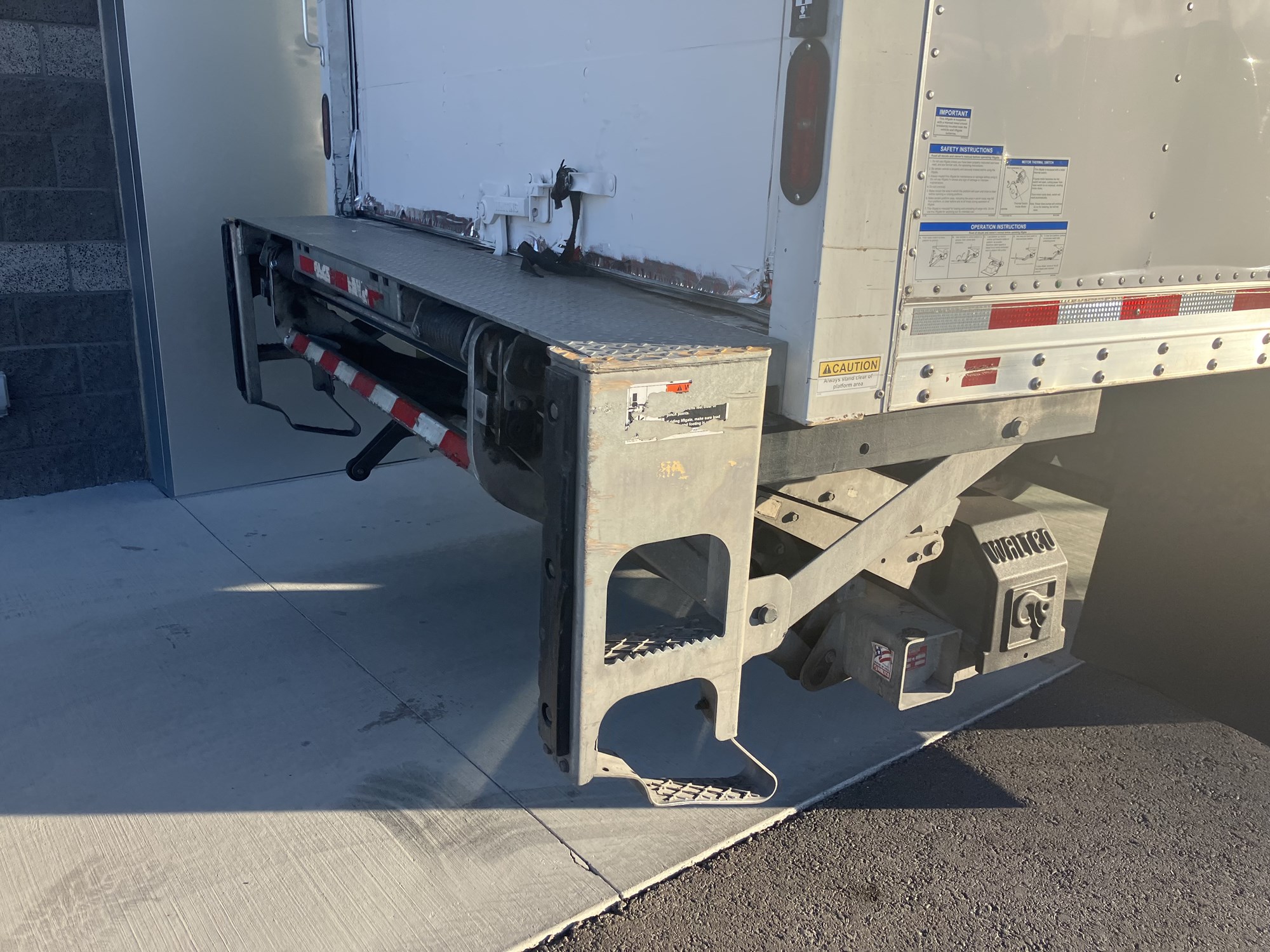 2019 Kenworth T270 - image 4 of 6