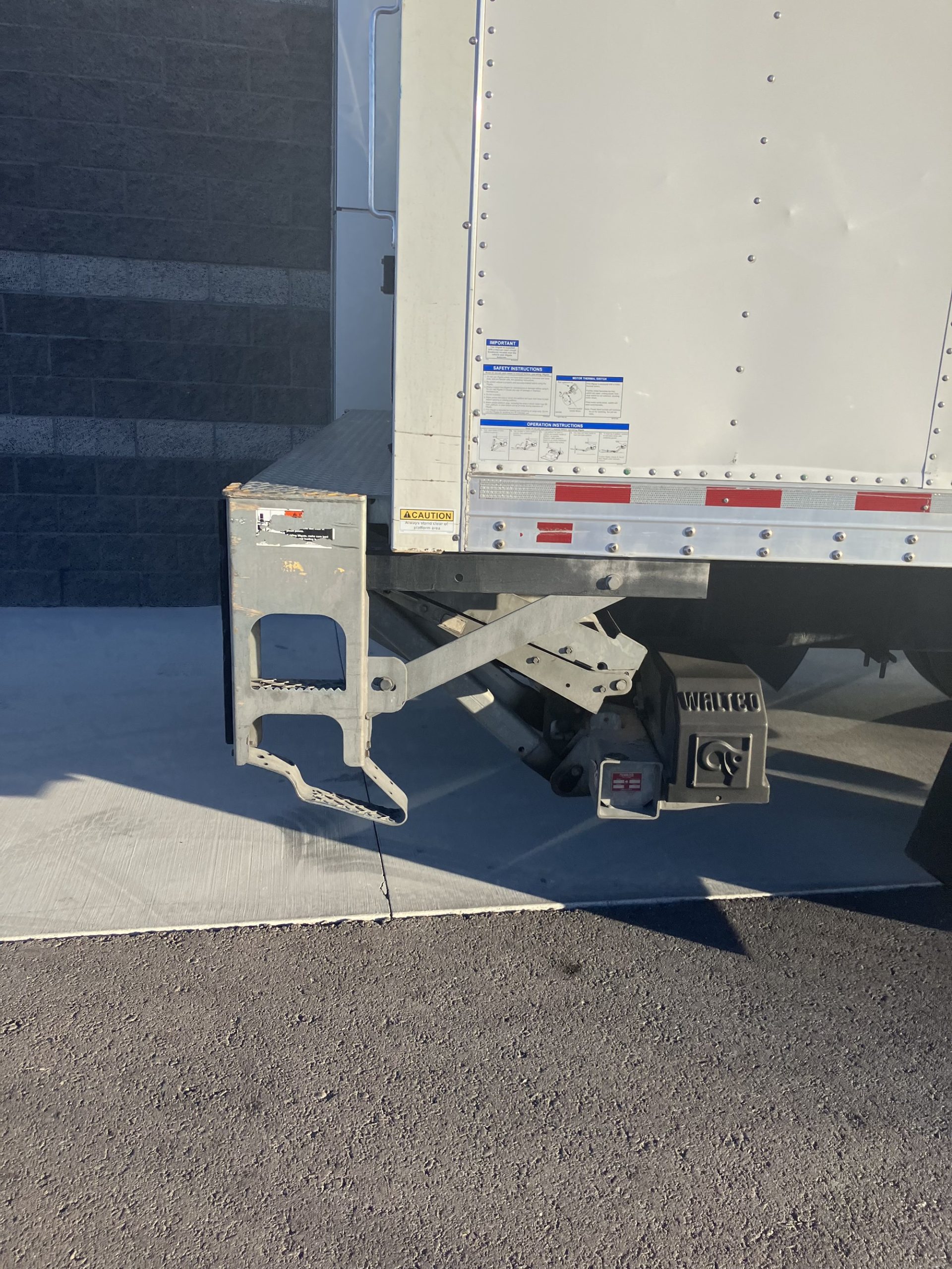 2019 Kenworth T270 - image 5 of 6