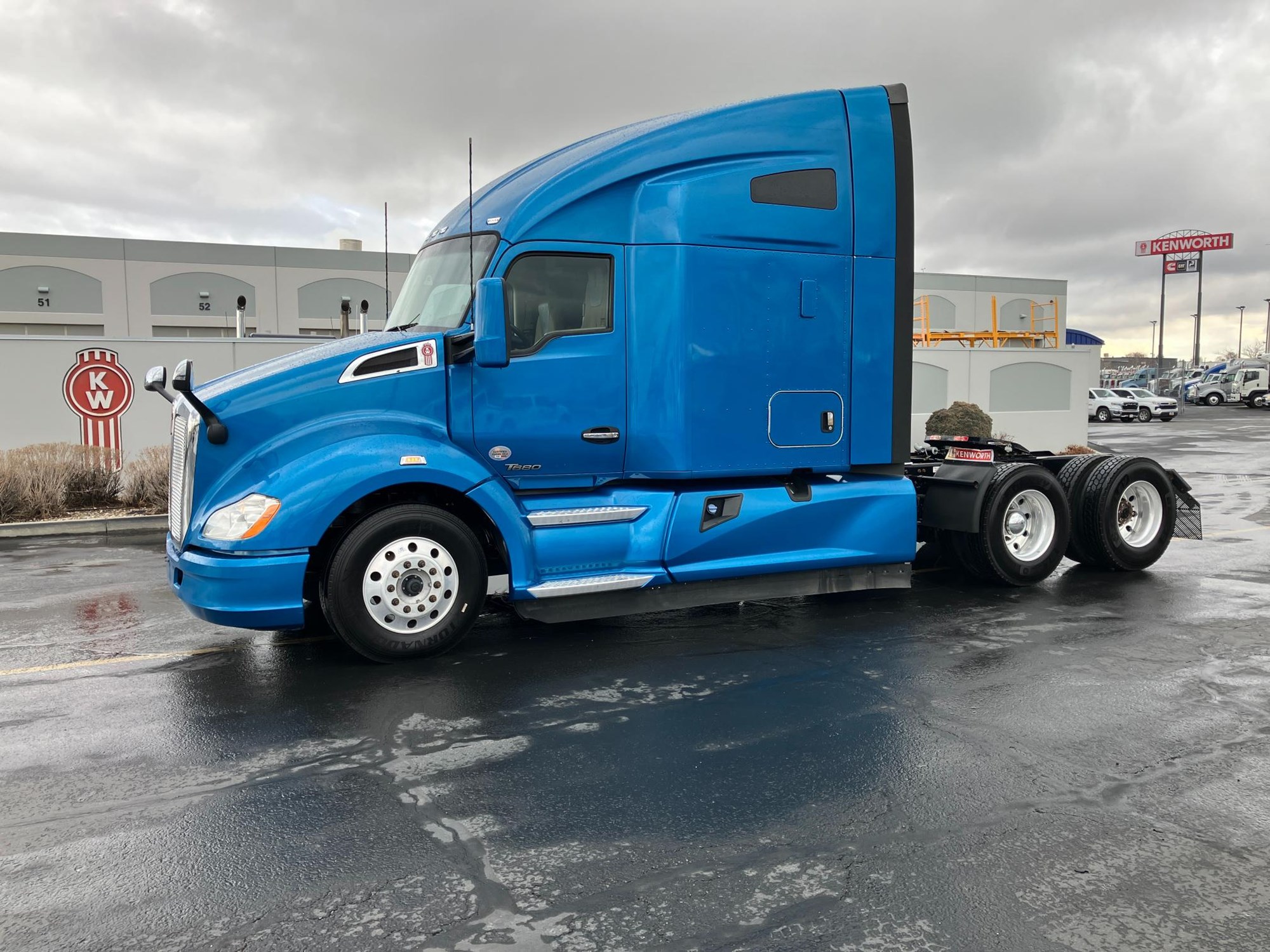 2020 Kenworth T680 - image 1 of 6