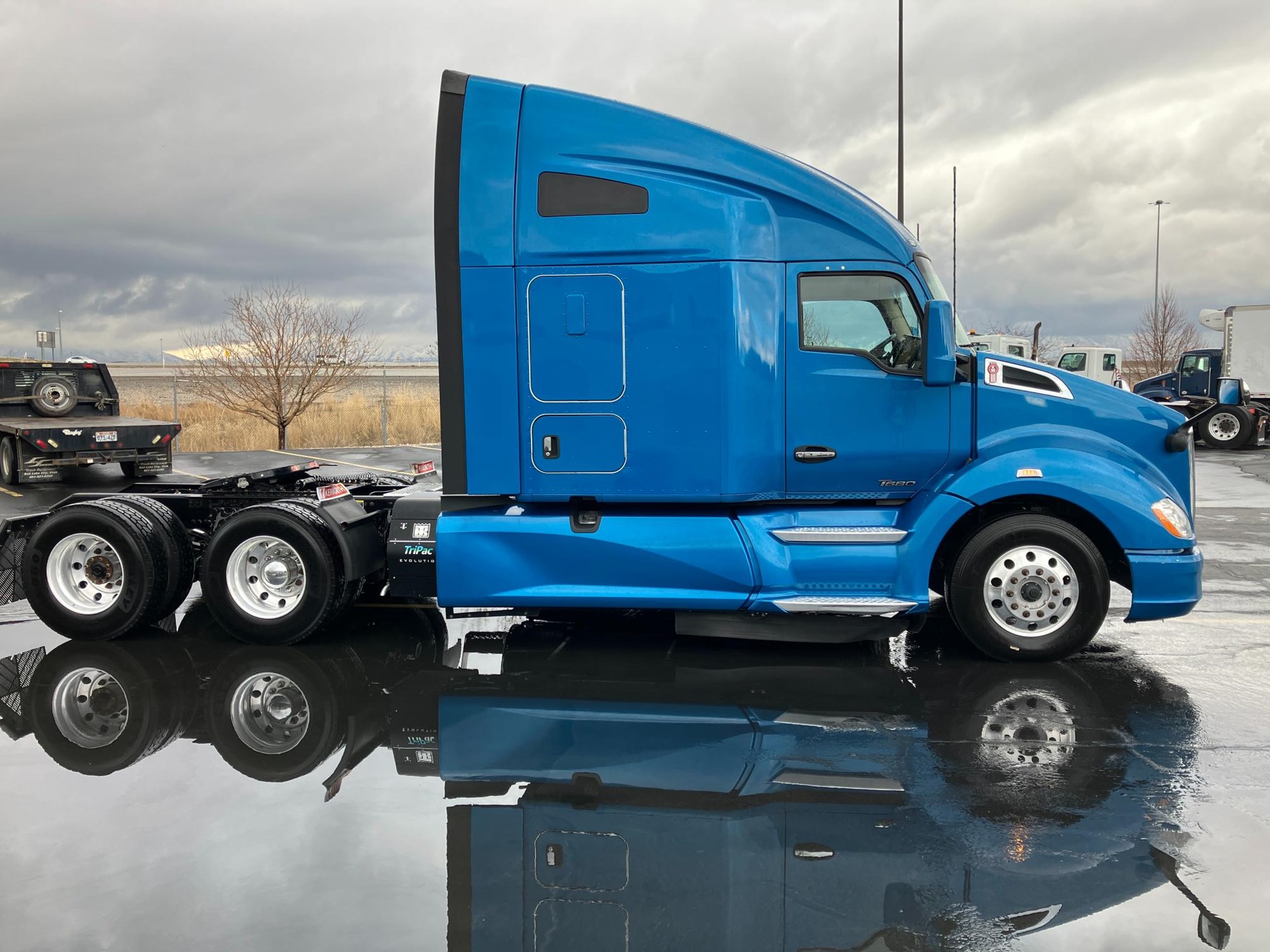 2020 Kenworth T680 - image 4 of 6