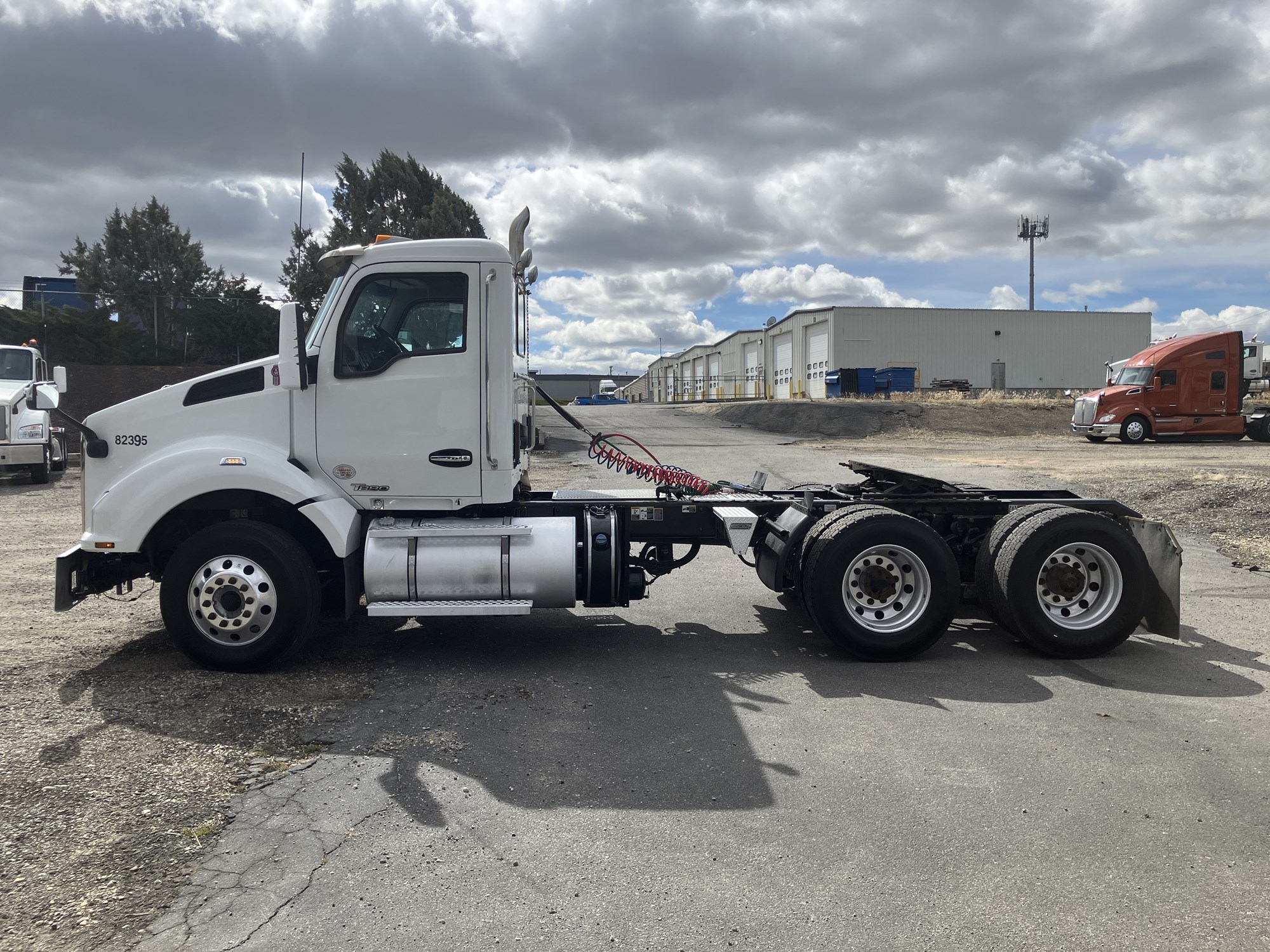 2020 Kenworth T880 - image 2 of 6