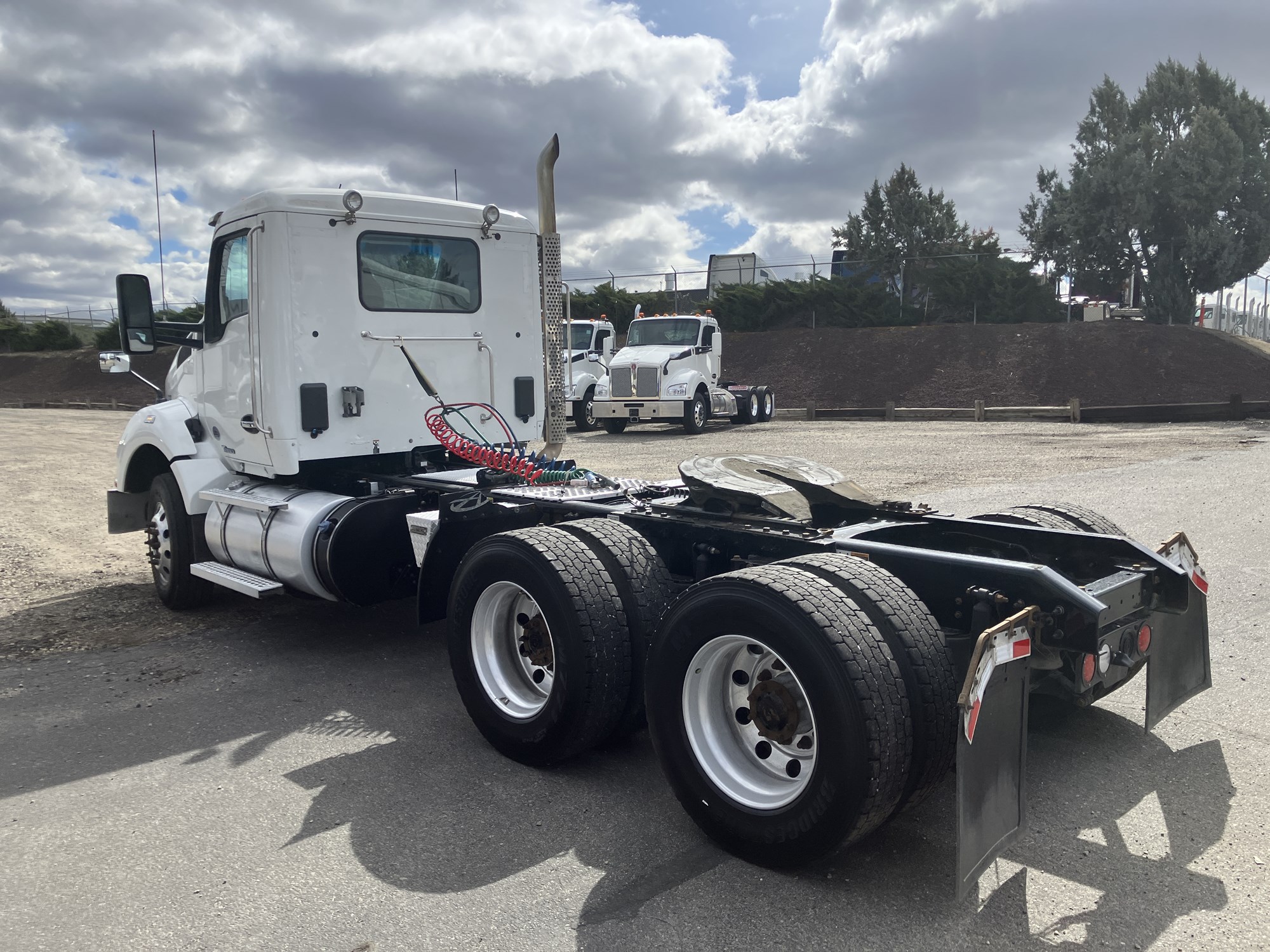 2020 Kenworth T880 - image 3 of 6