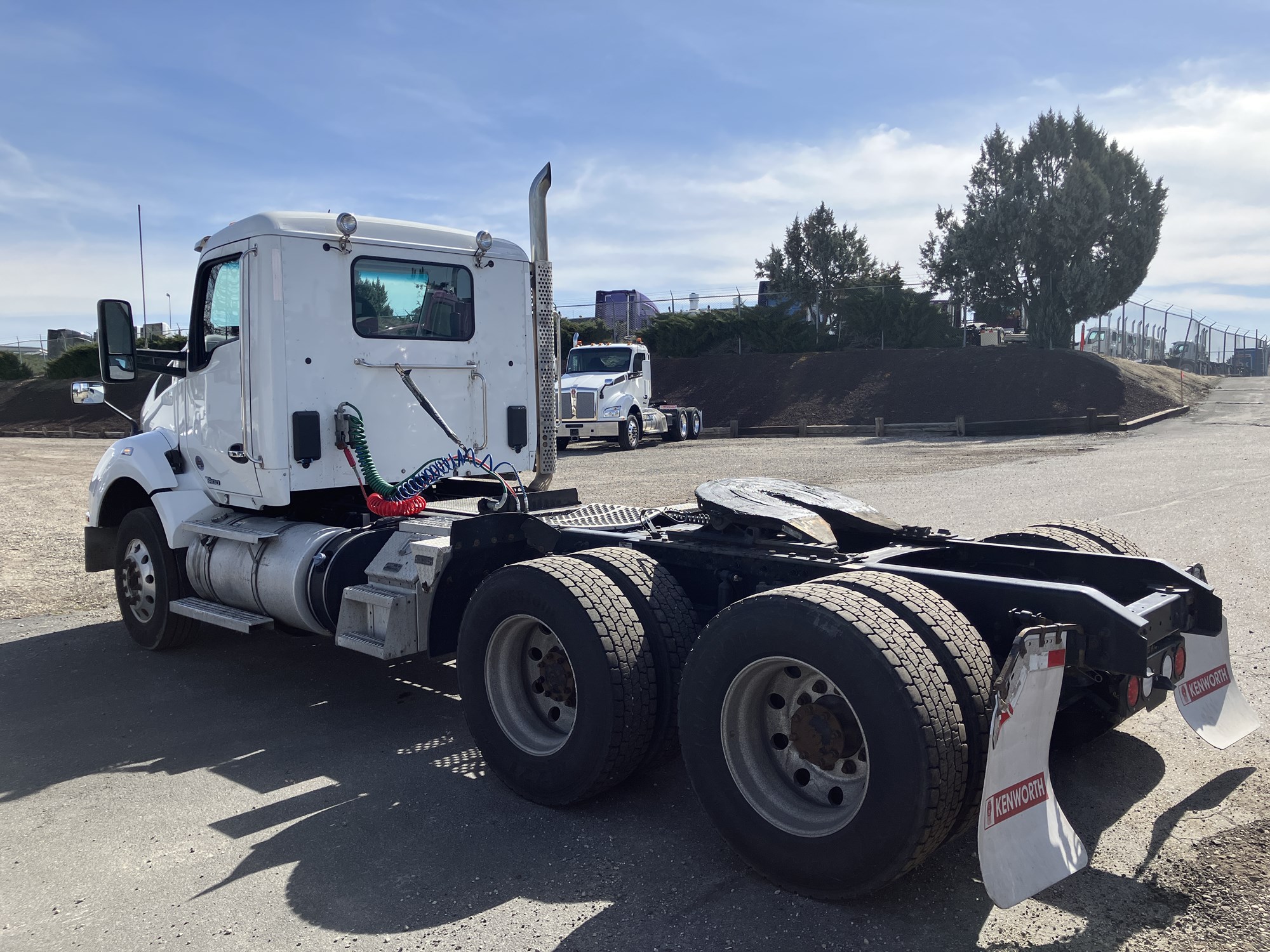 2020 Kenworth T880 - image 3 of 6