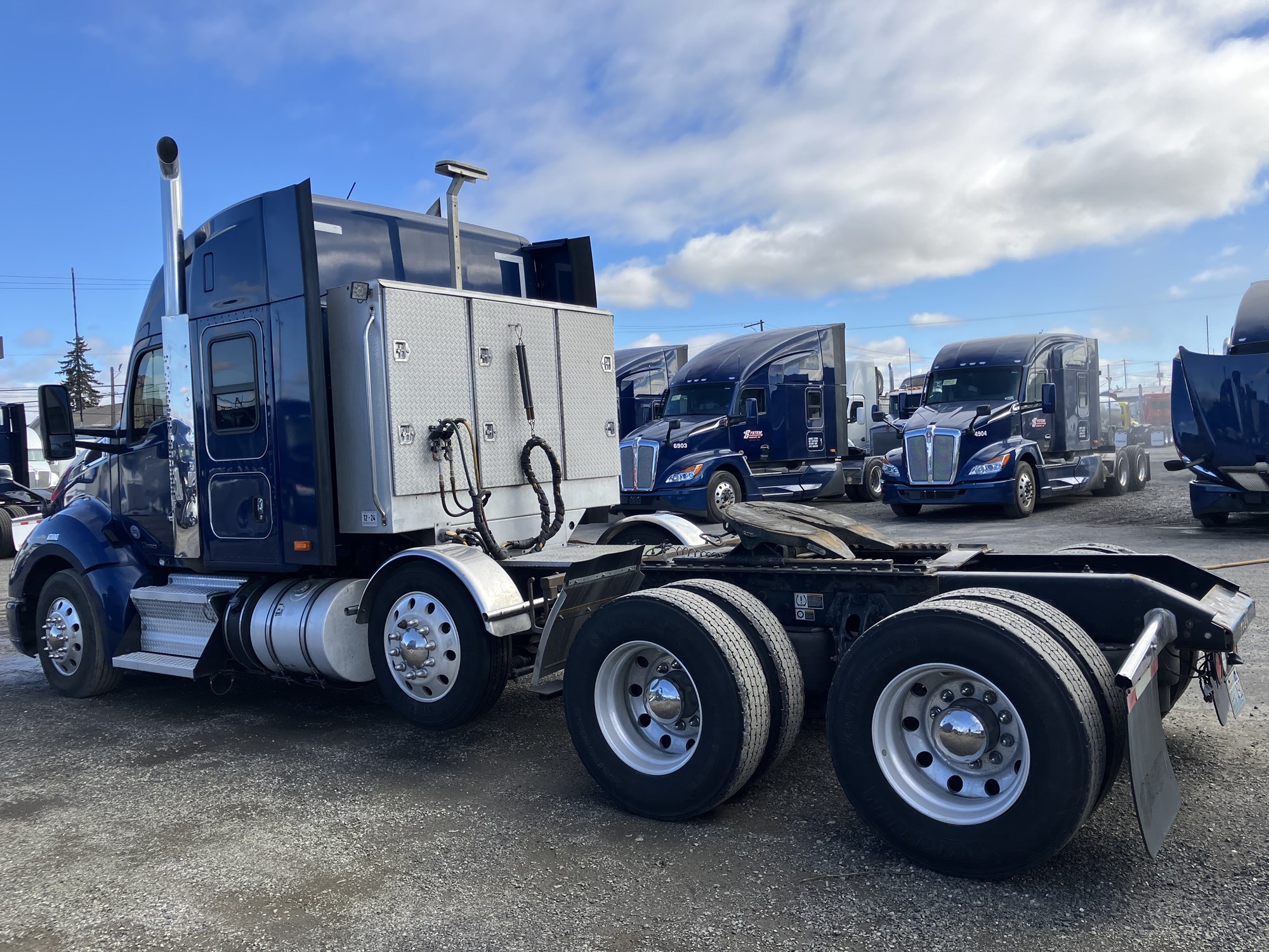 2020 Kenworth T680 - image 2 of 6