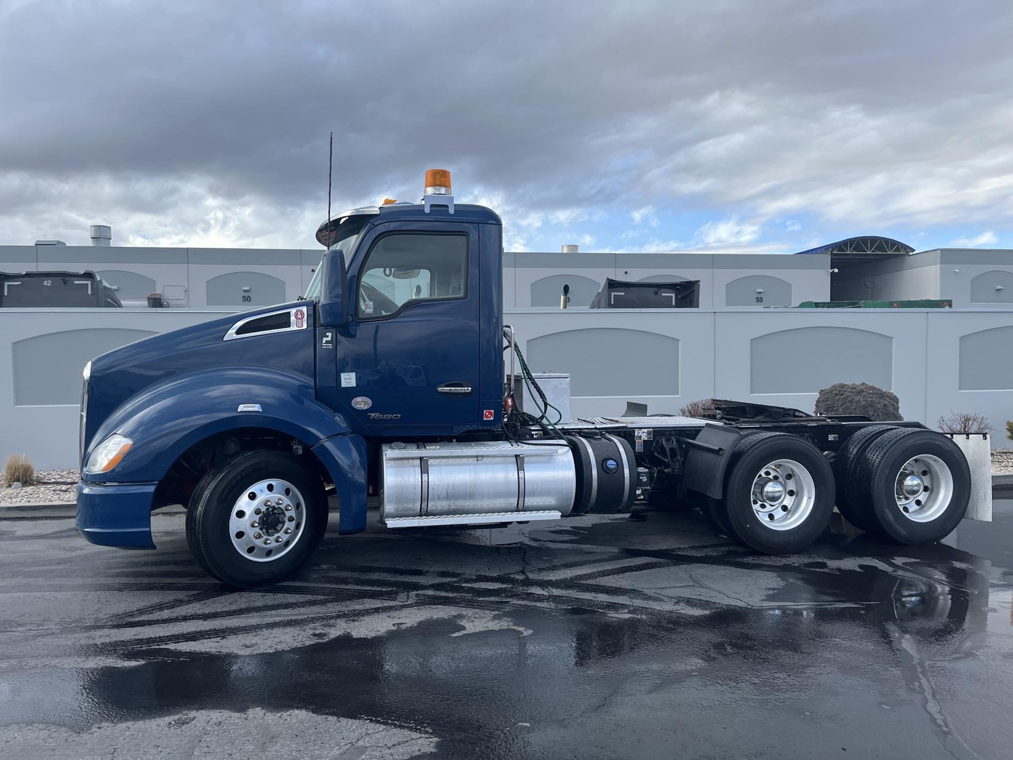 2020 Kenworth T680 - image 1 of 6