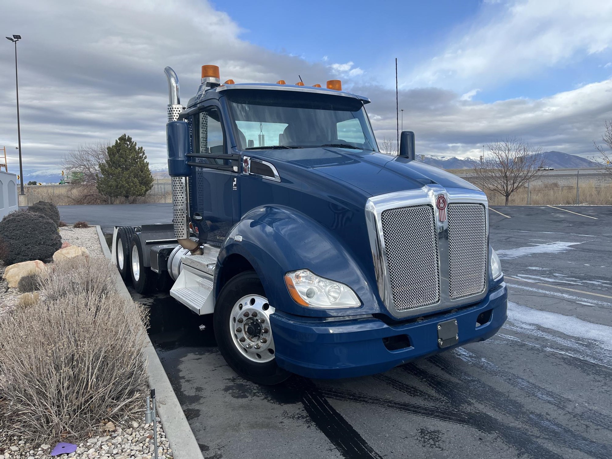 2020 Kenworth T680 - image 3 of 6