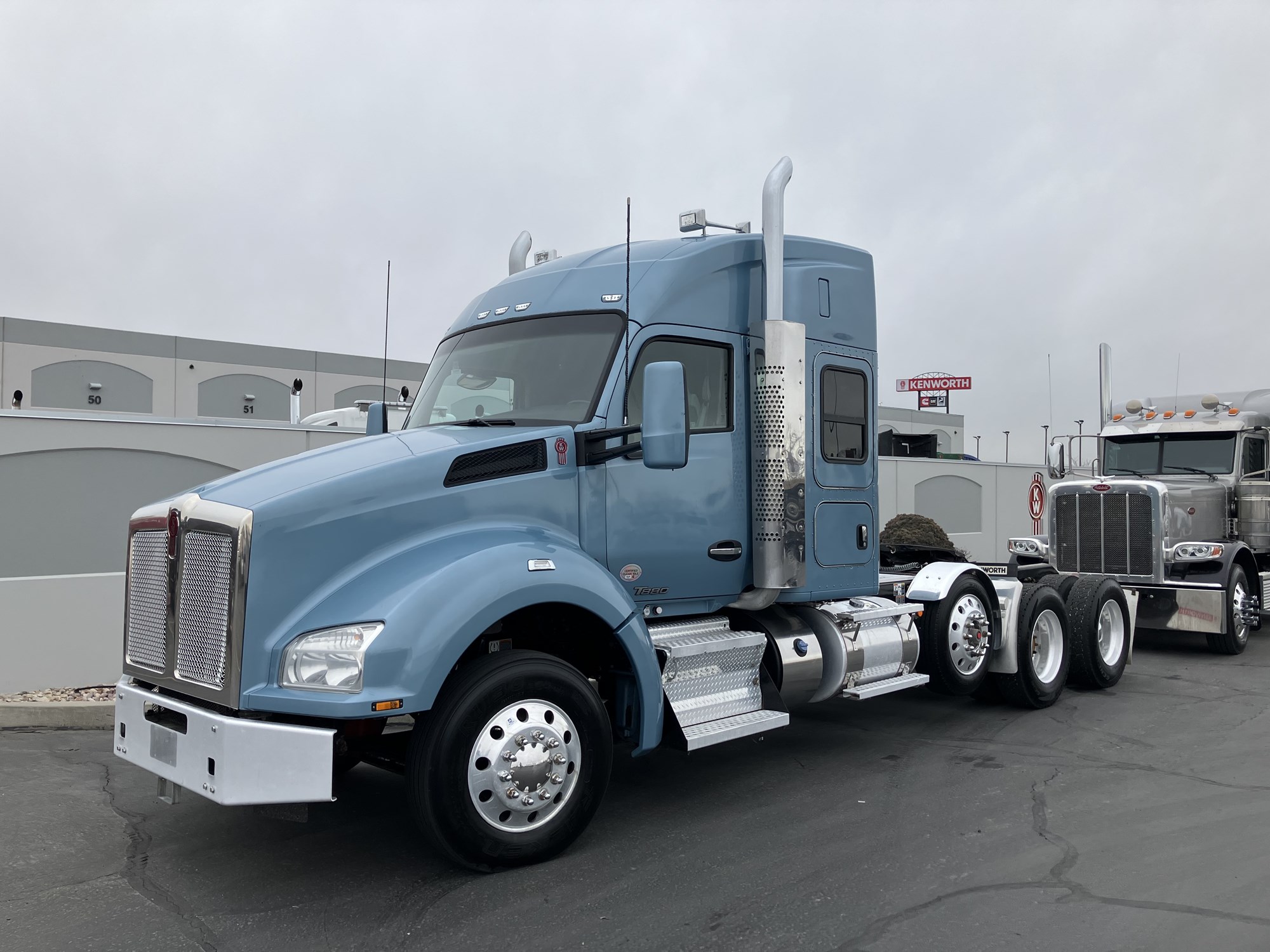 2020 Kenworth T880 - image 2 of 6