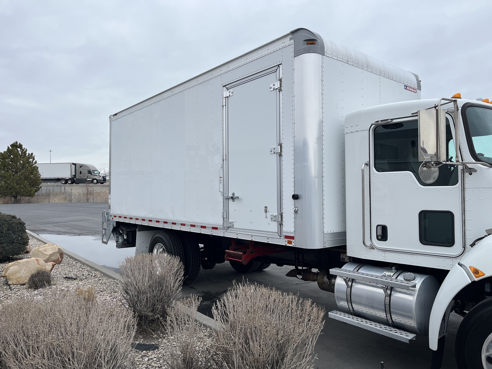 2020 Kenworth T270 - image 4 of 6