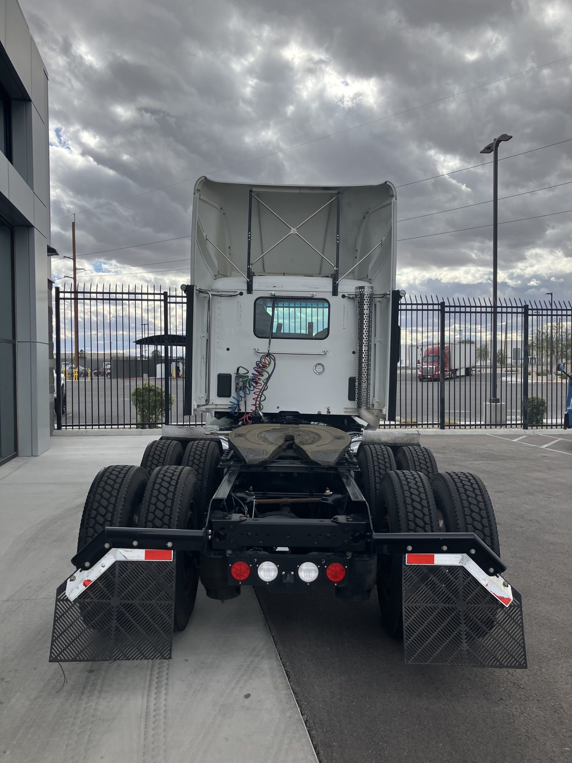 2021 Kenworth T680 - image 5 of 6