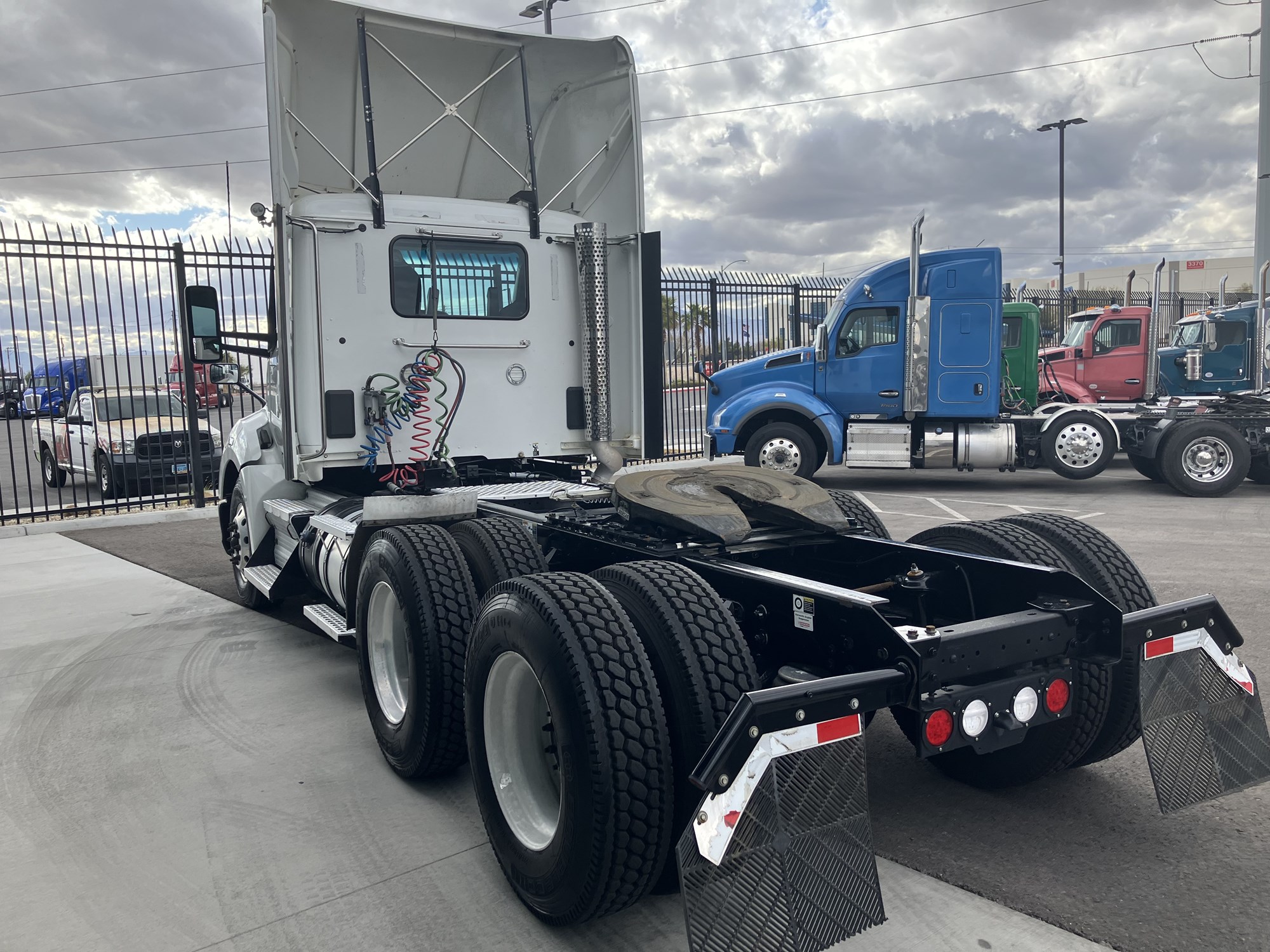 2021 Kenworth T680 - image 6 of 6