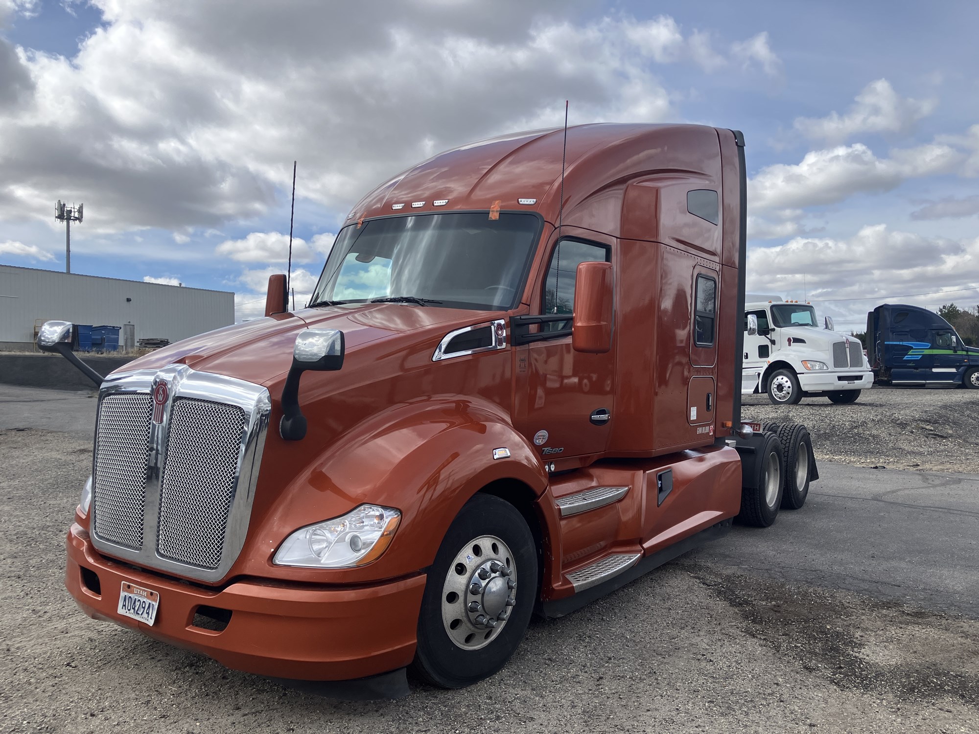 2021 Kenworth T680 - image 1 of 6