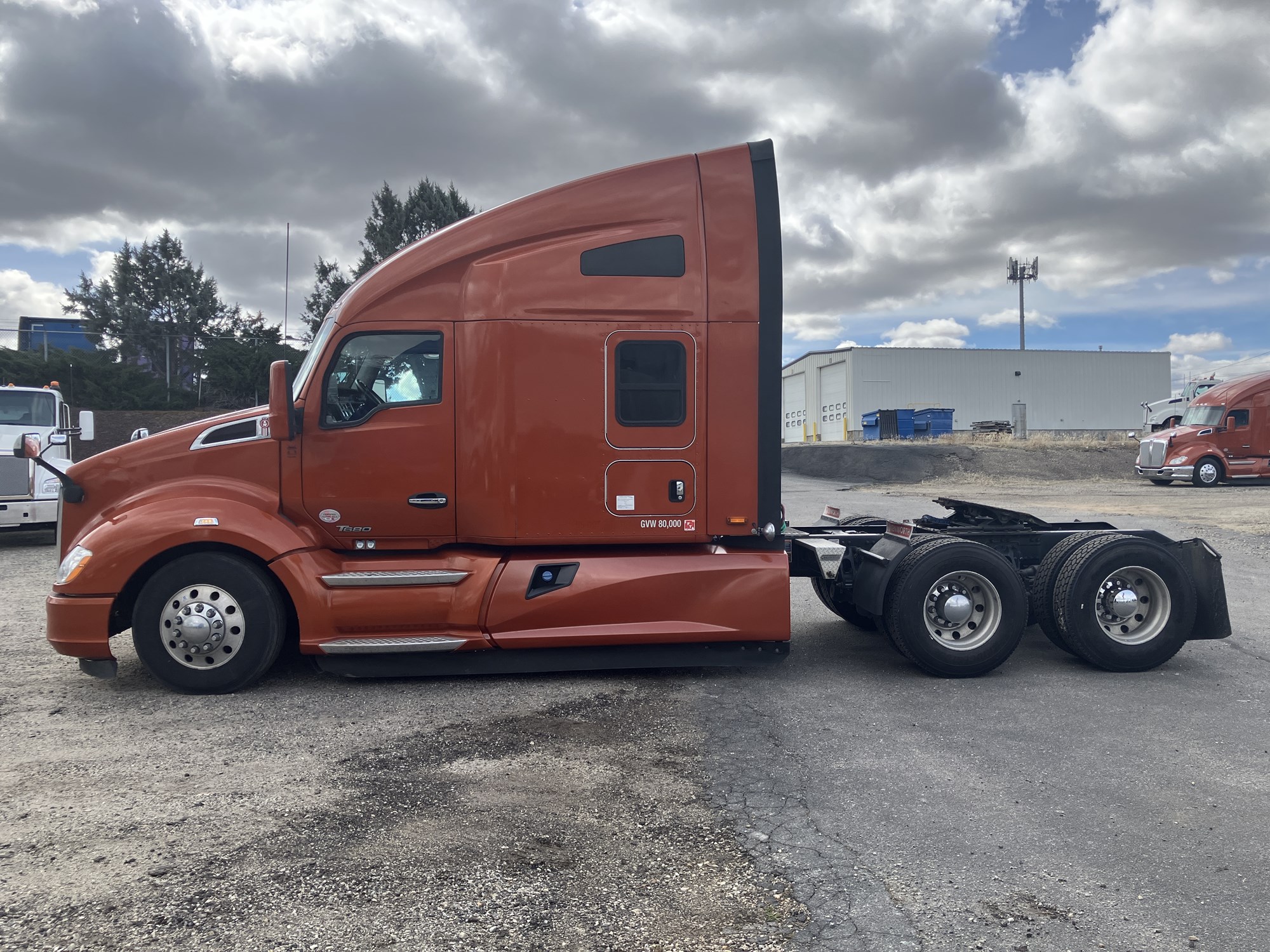 2021 Kenworth T680 - image 2 of 6