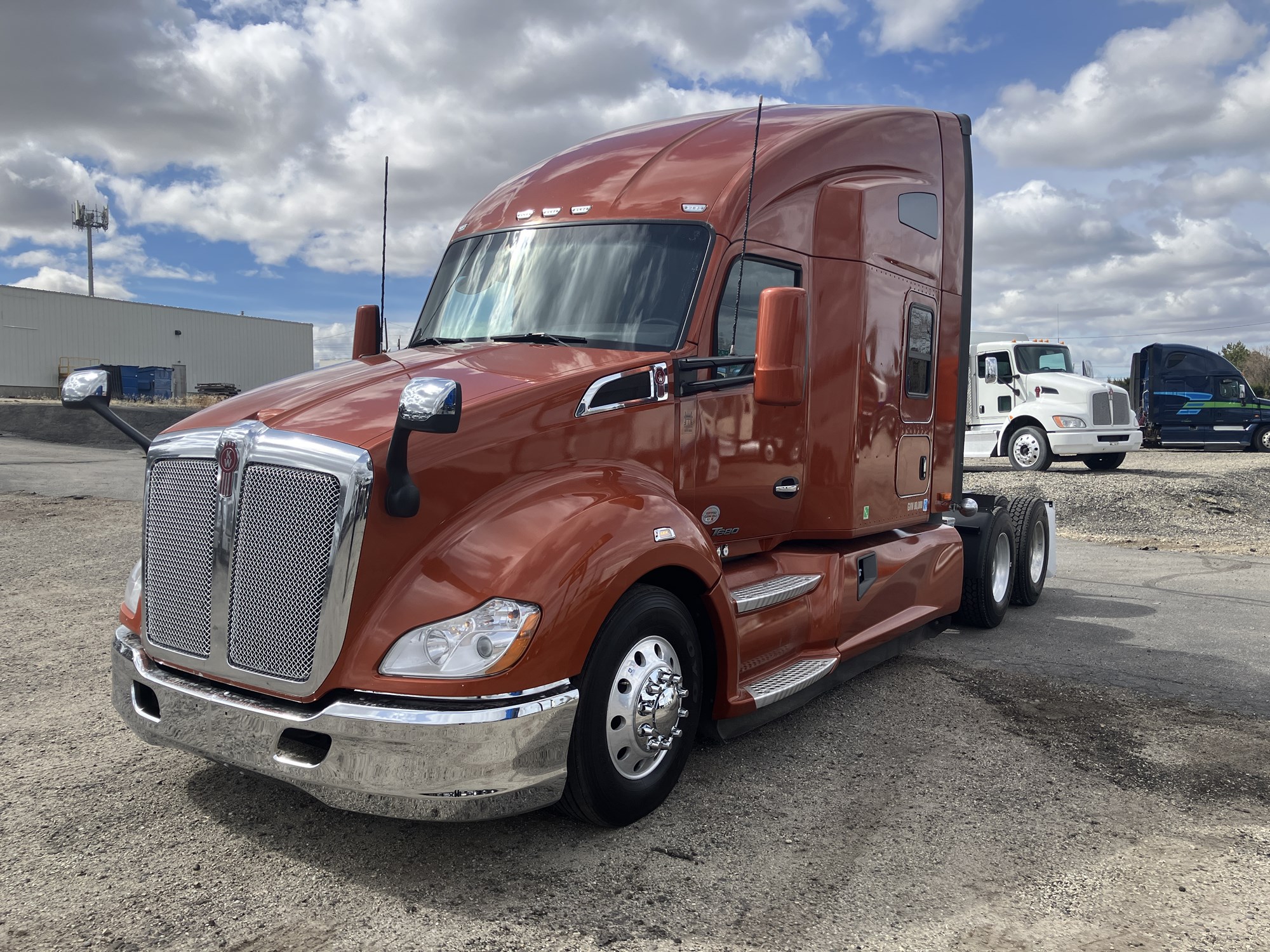 2021 Kenworth T680 - image 1 of 6