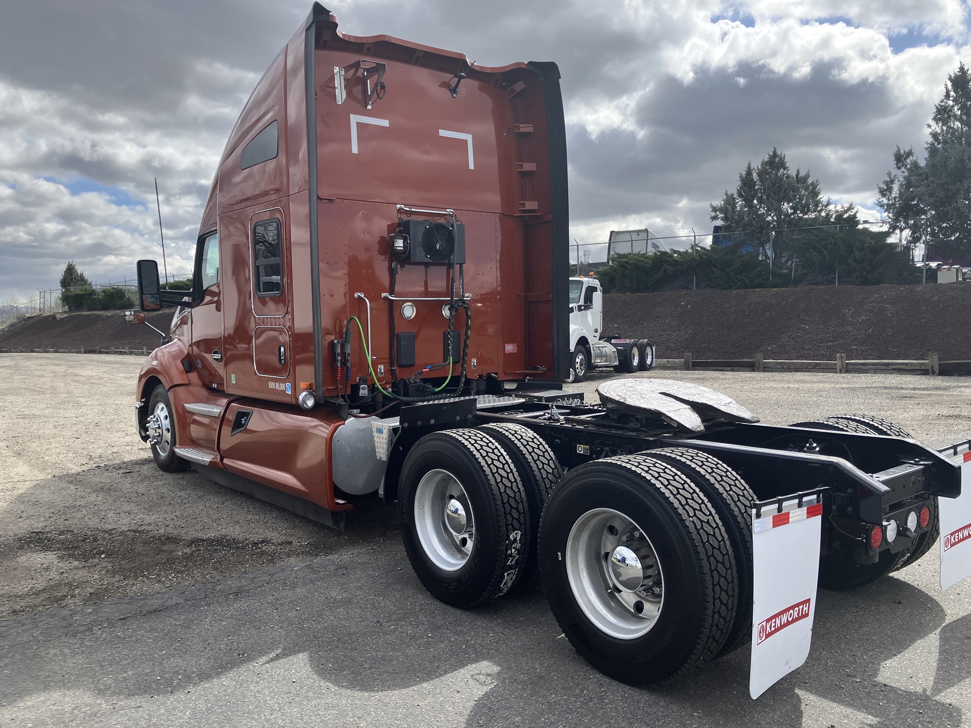 2021 Kenworth T680 - image 3 of 6